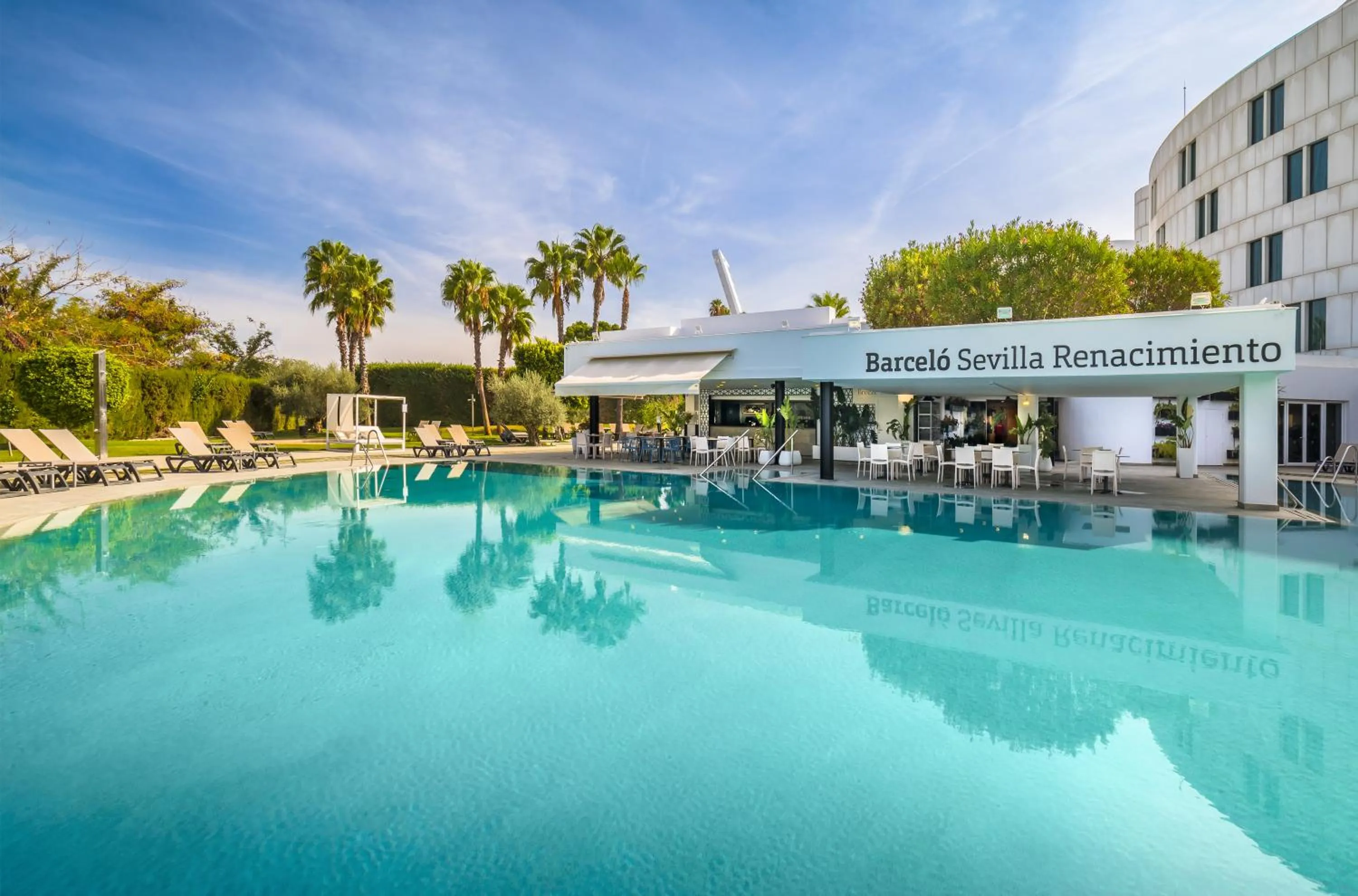 Swimming pool in Barceló Sevilla Renacimiento