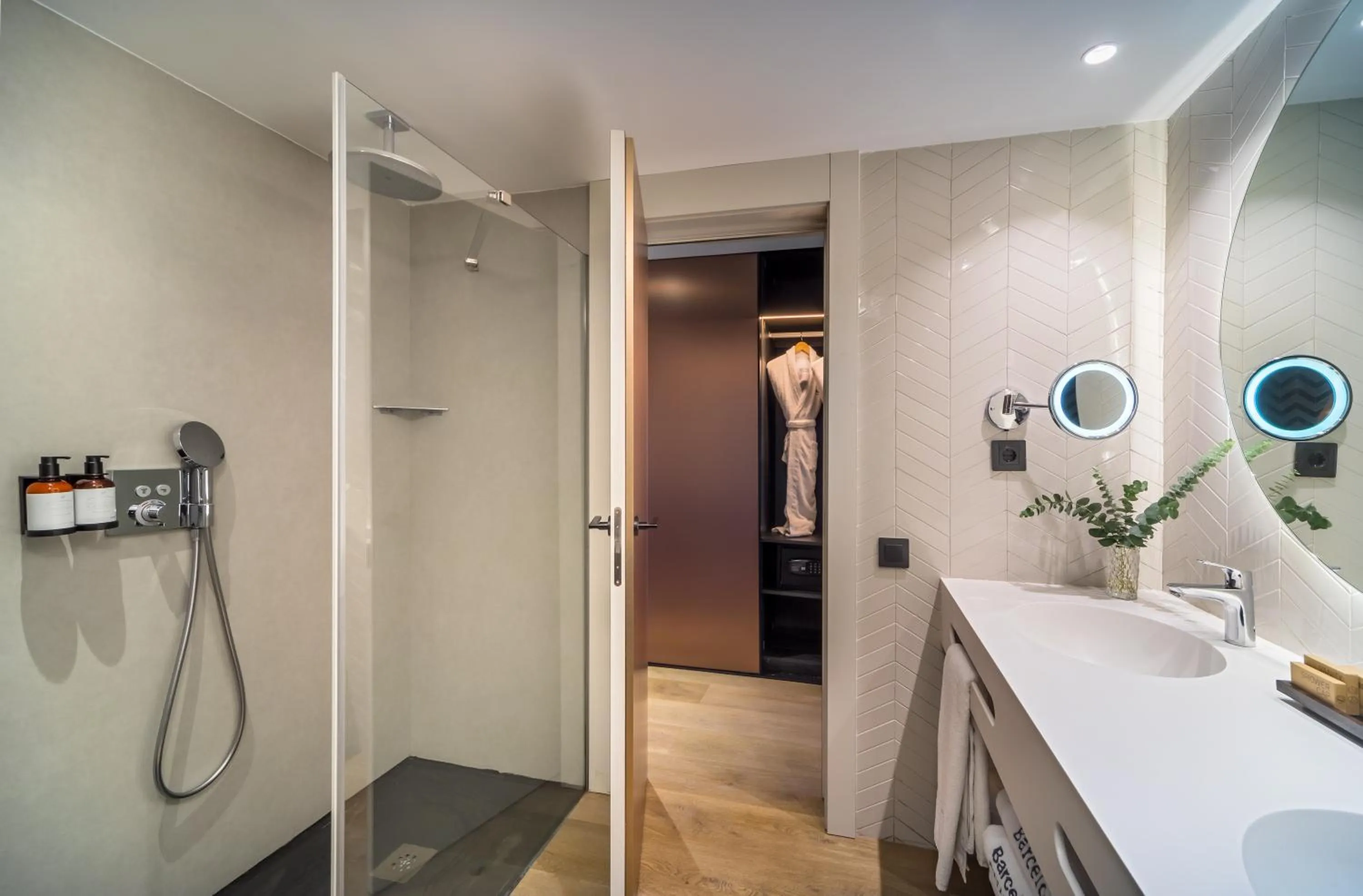 Shower in Barceló Sevilla Renacimiento