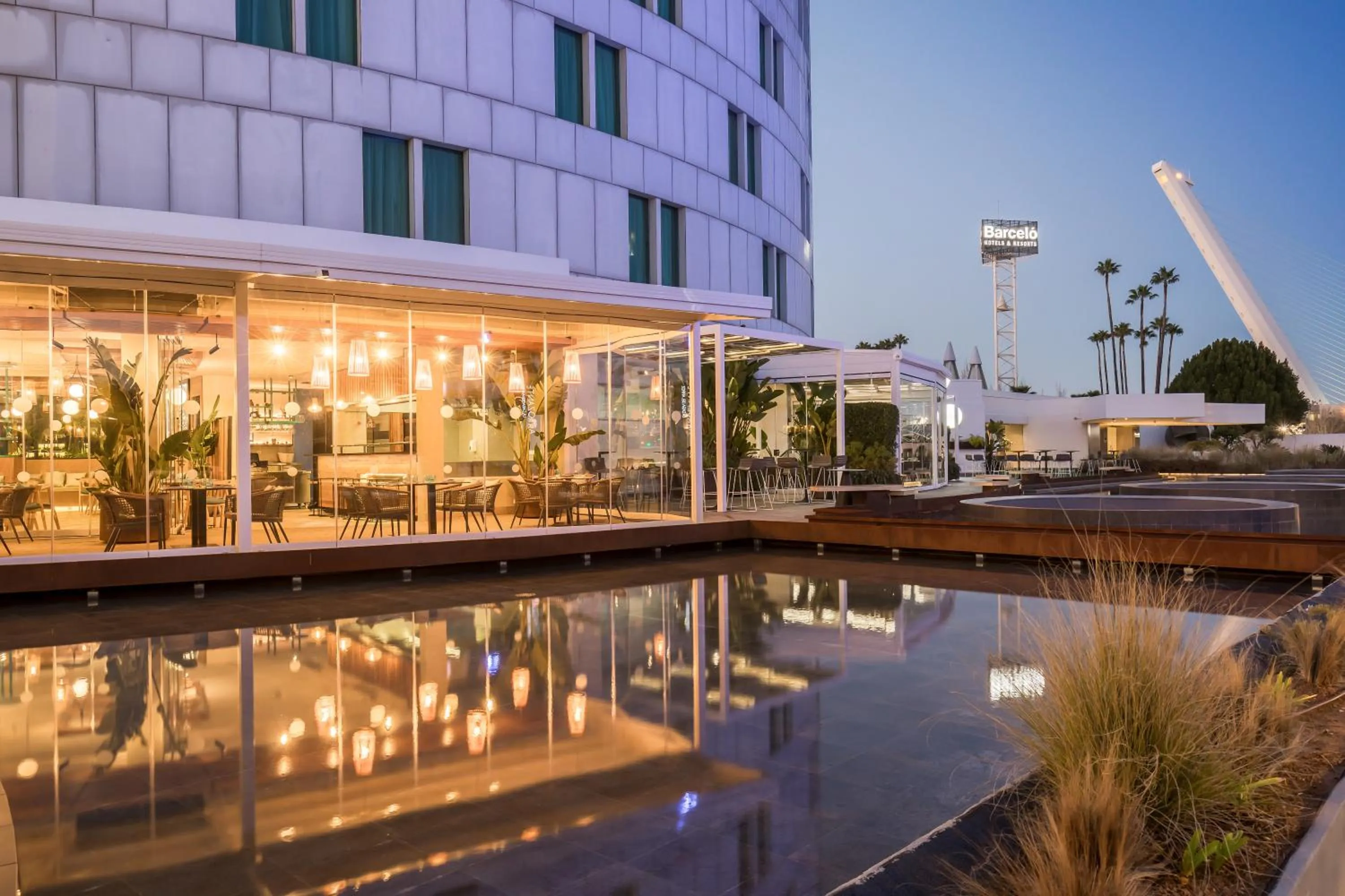 Restaurant/places to eat in Barceló Sevilla Renacimiento