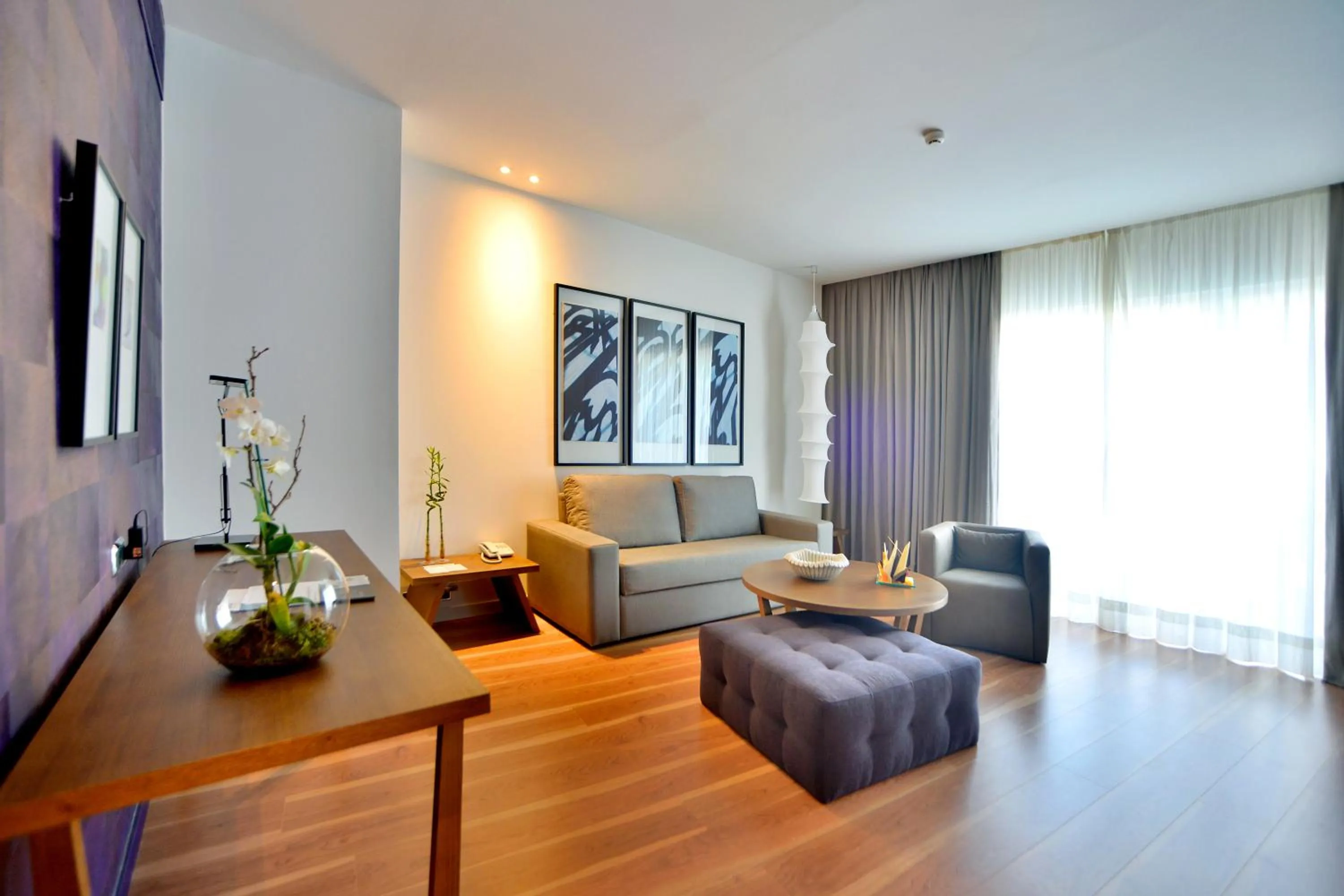 TV and multimedia in Barceló Sevilla Renacimiento