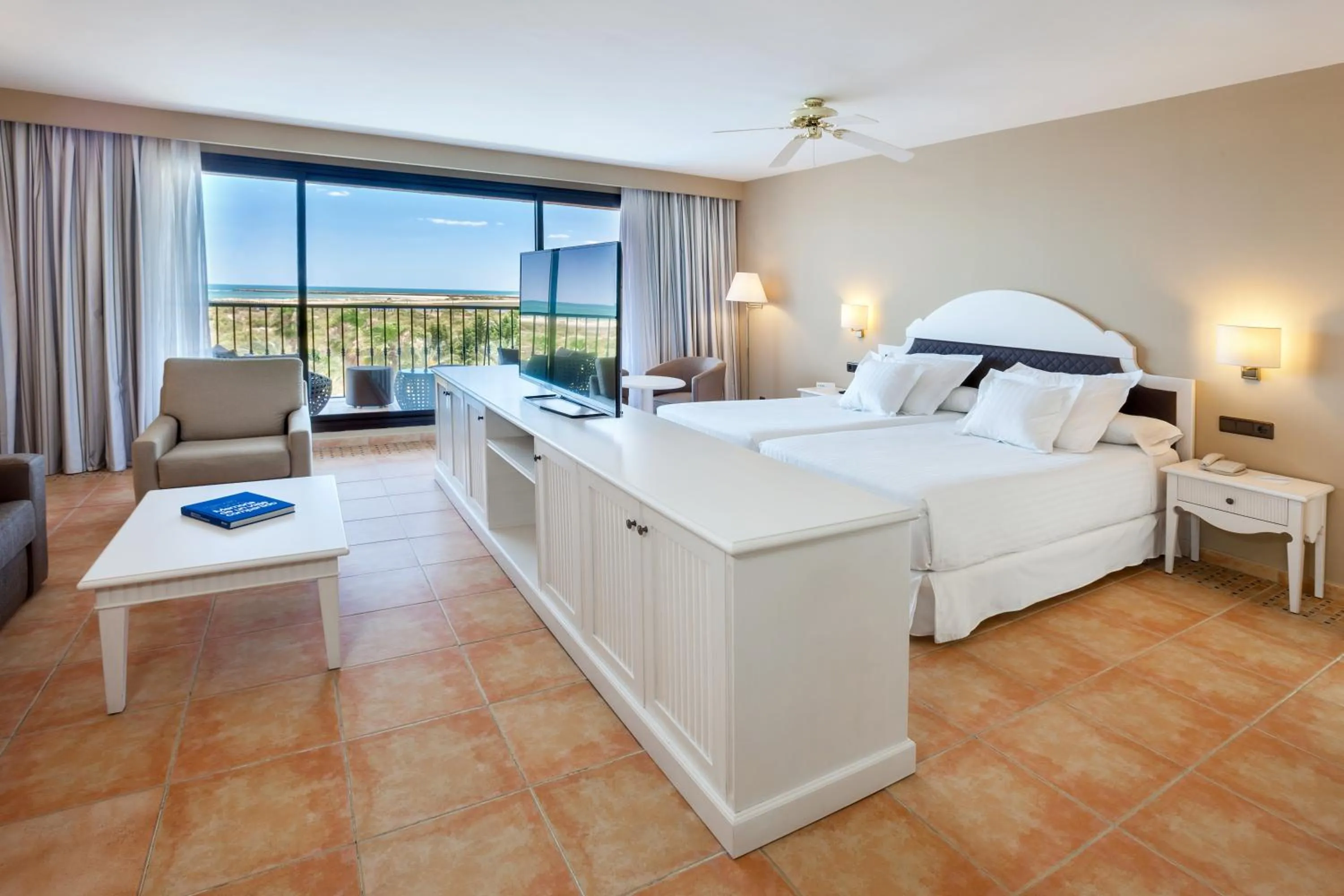 Photo of the whole room, Bed in Smy Isla Cristina