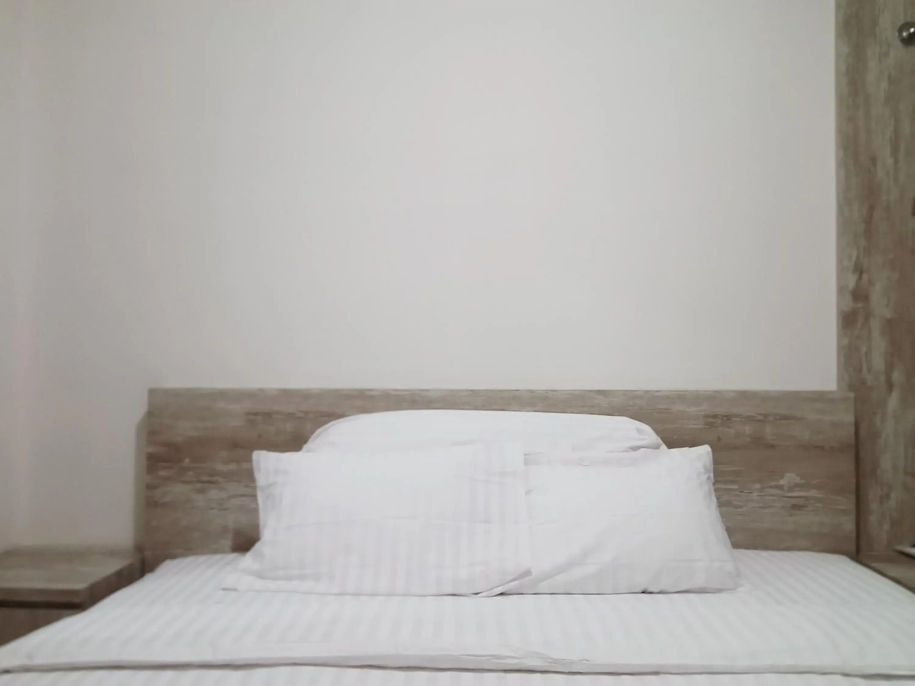 Superior Double Room in De Green Inn Serua Superior Double Room in De Green Inn Serua