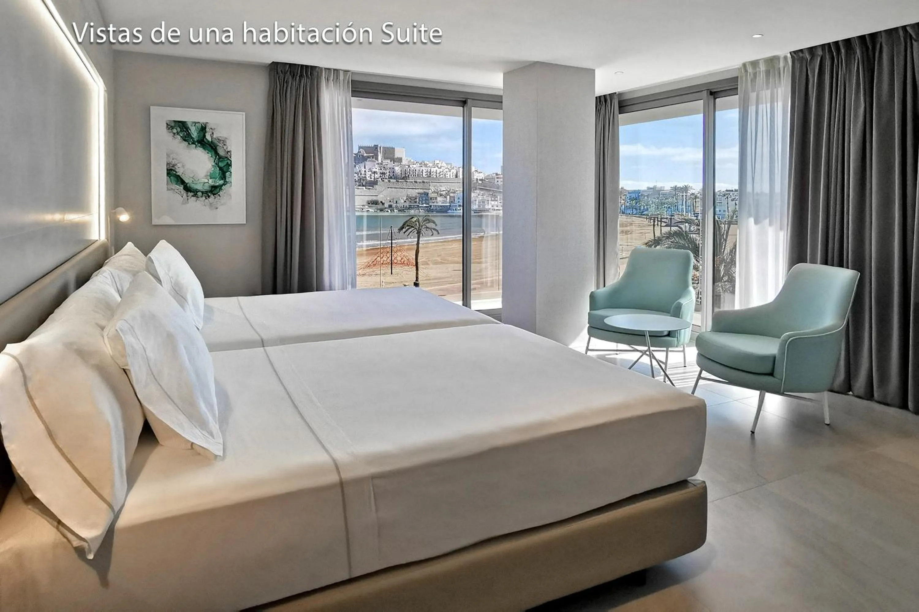 View (from property/room), Bed in Hotel & Spa Castillo de Peñíscola 4* Sup