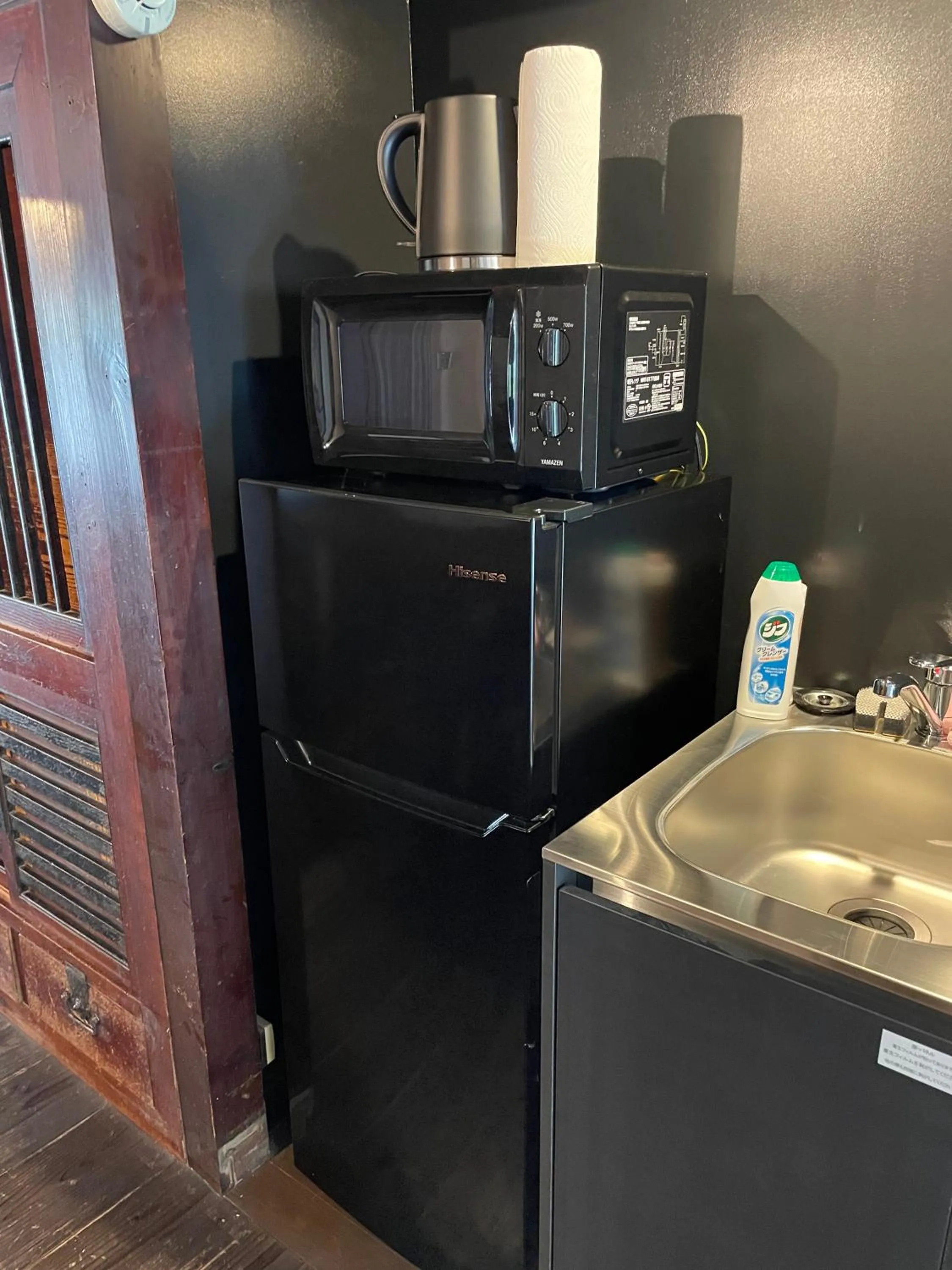 Communal kitchen in 赭Soho Yunotsu Old Village Inn & Bar