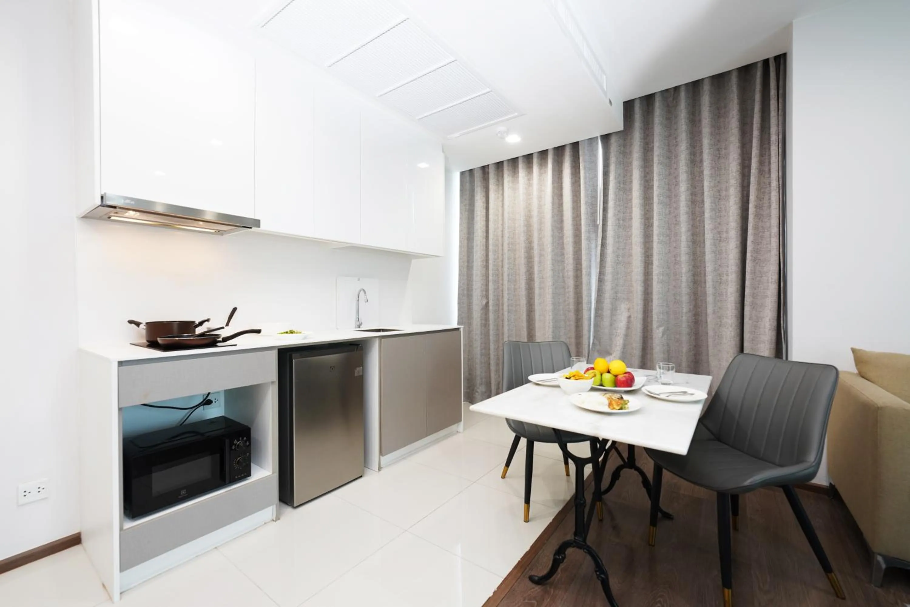 Photo of the whole room in The Rich Residence Sukhumvit Nana