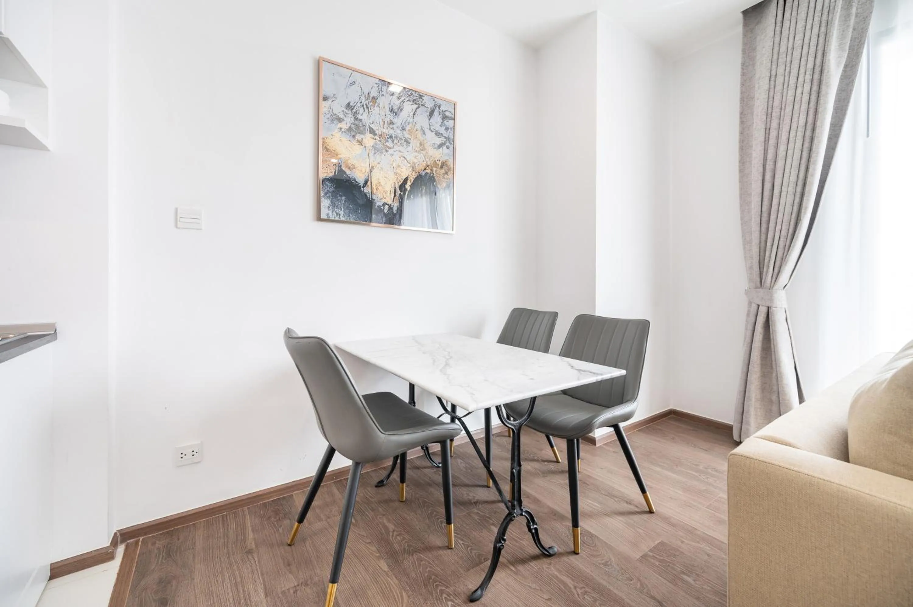 Dining area in The Rich Residence Sukhumvit Nana