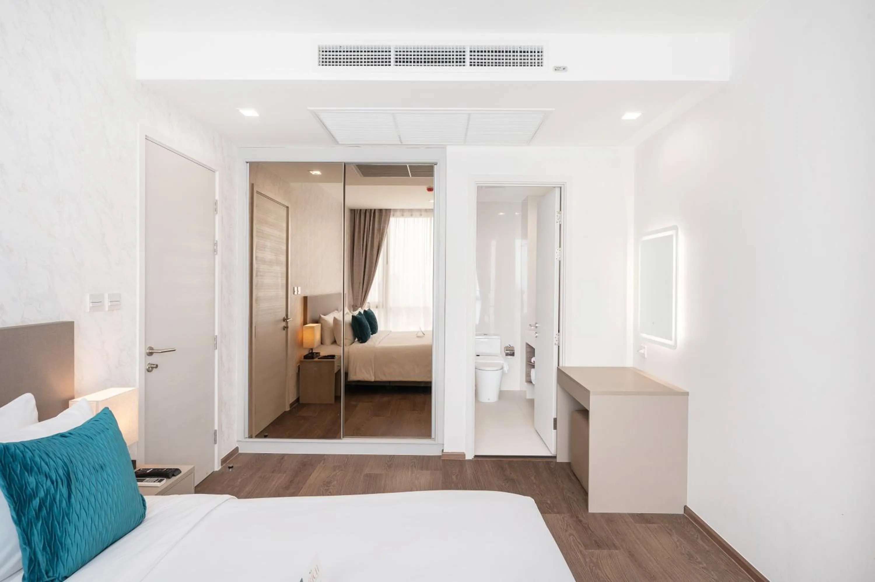 wardrobe, Bed in The Rich Residence Sukhumvit Nana