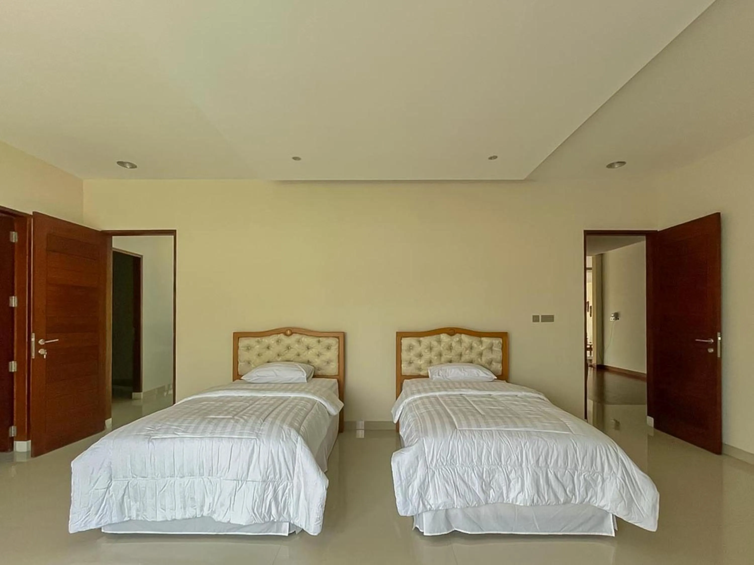 Bedroom, Bed in Merbau Luxurious Villa Senggigi by The Lavana - 5 Bedroom Villa