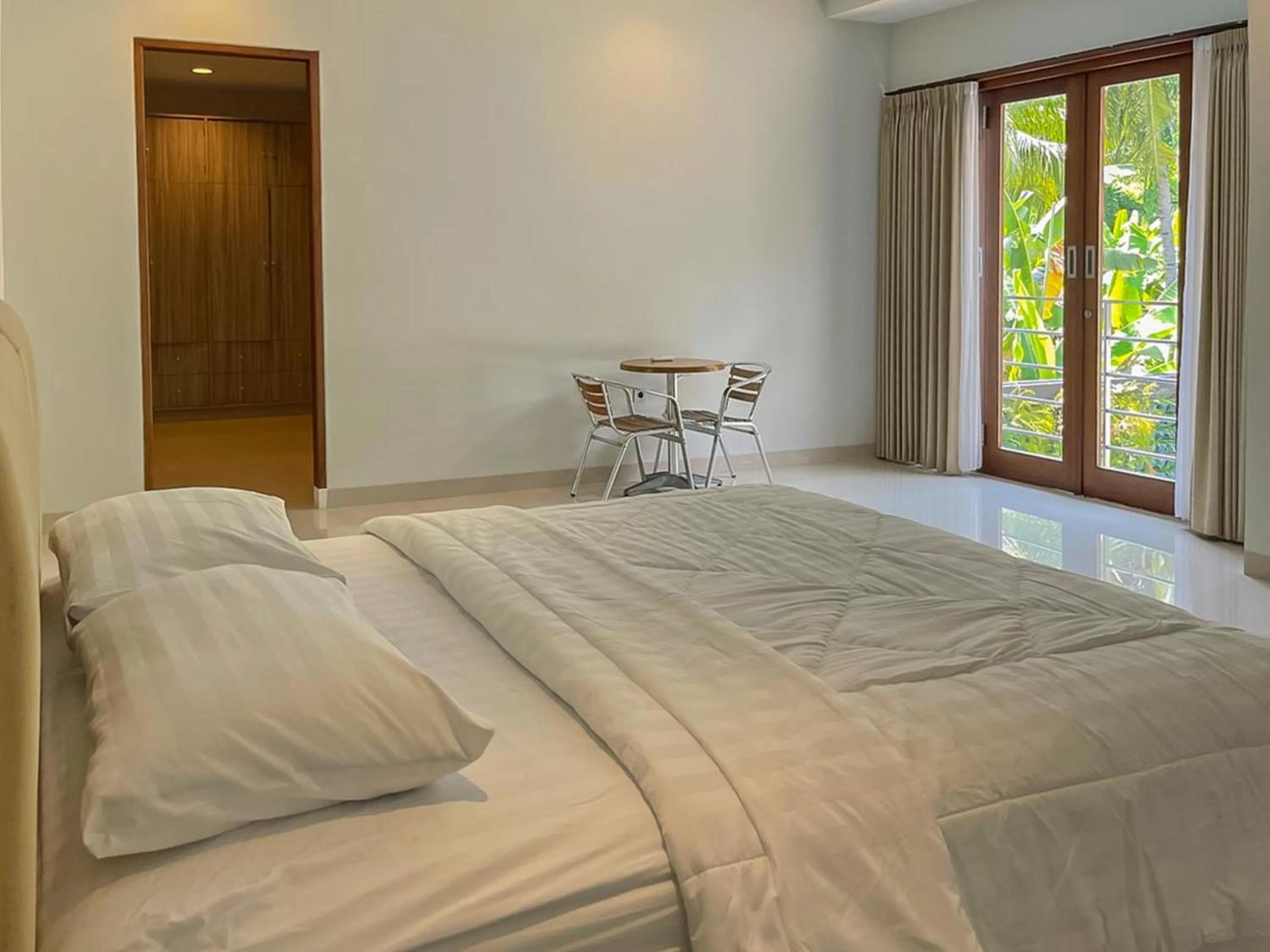 Bedroom, Bed in Merbau Luxurious Villa Senggigi by The Lavana - 5 Bedroom Villa