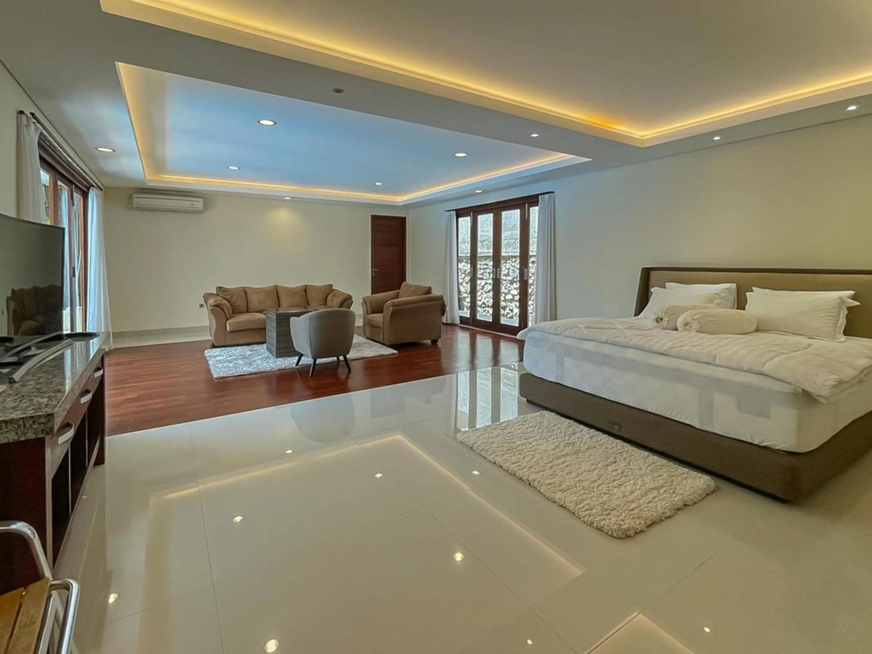 Bedroom, Bed in Merbau Luxurious Villa Senggigi by The Lavana - 5 Bedroom Villa