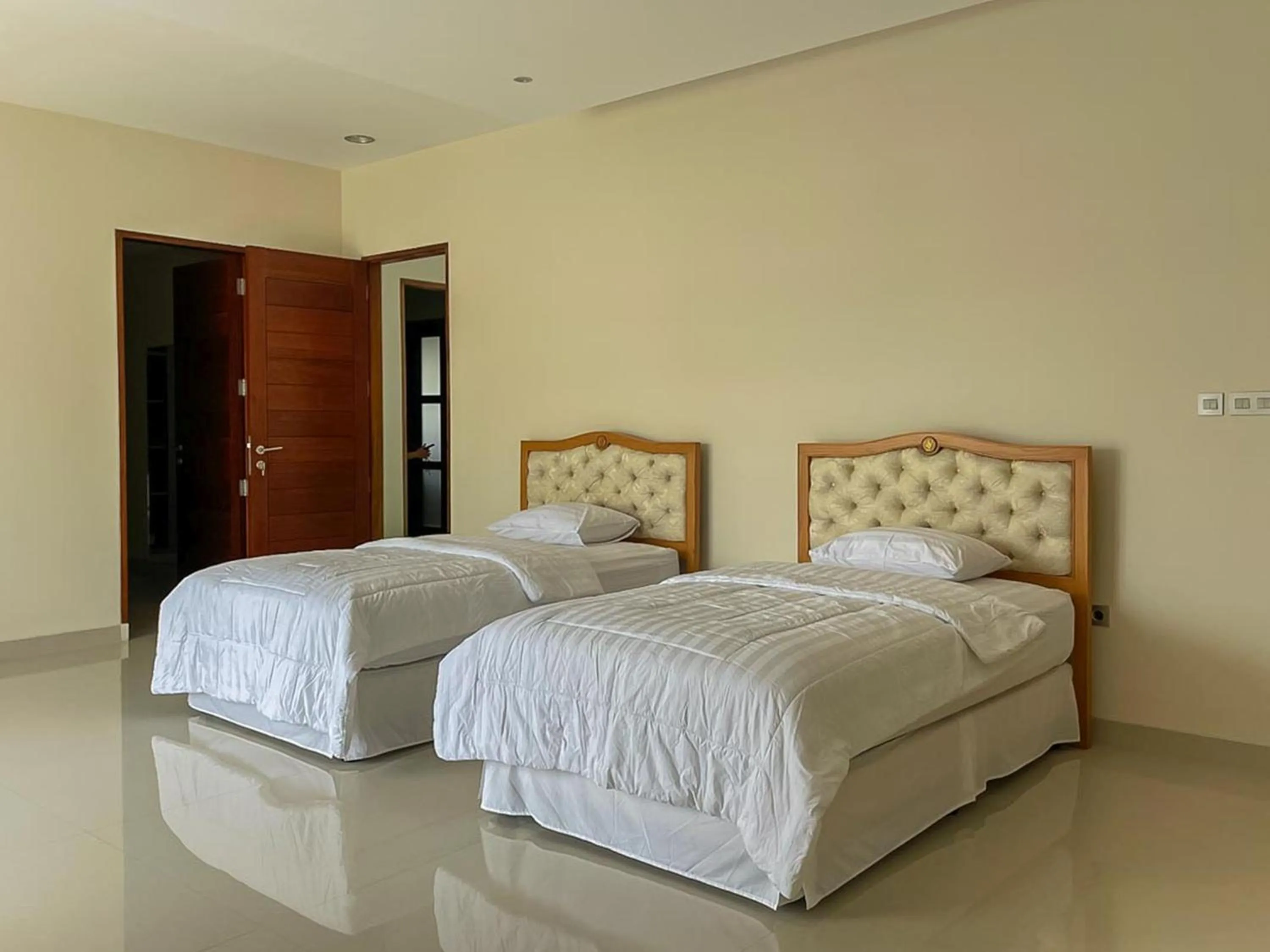 Bedroom, Bed in Merbau Luxurious Villa Senggigi by The Lavana - 5 Bedroom Villa