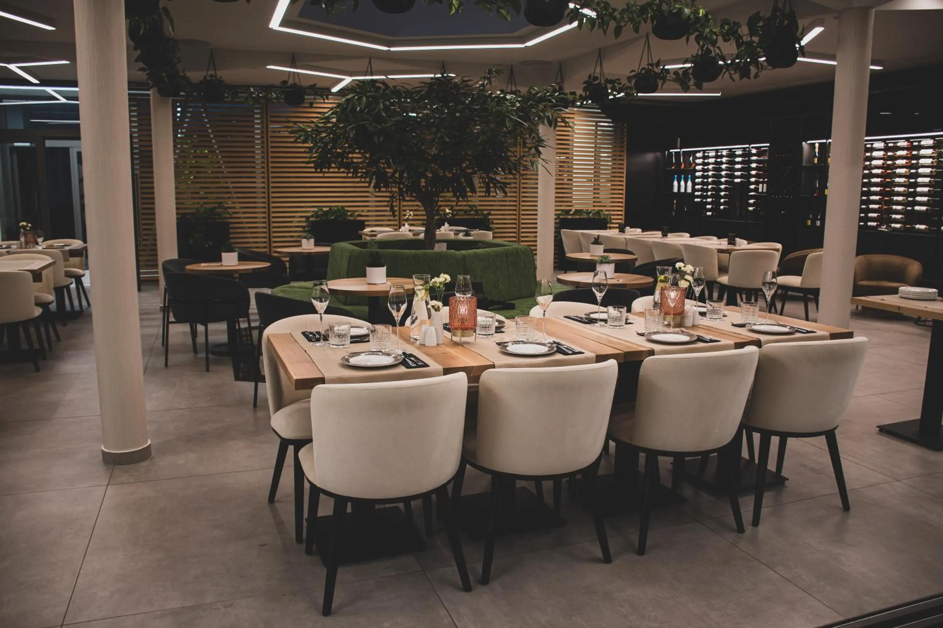 Restaurant/places to eat in RM Hotel Wellness & Congress