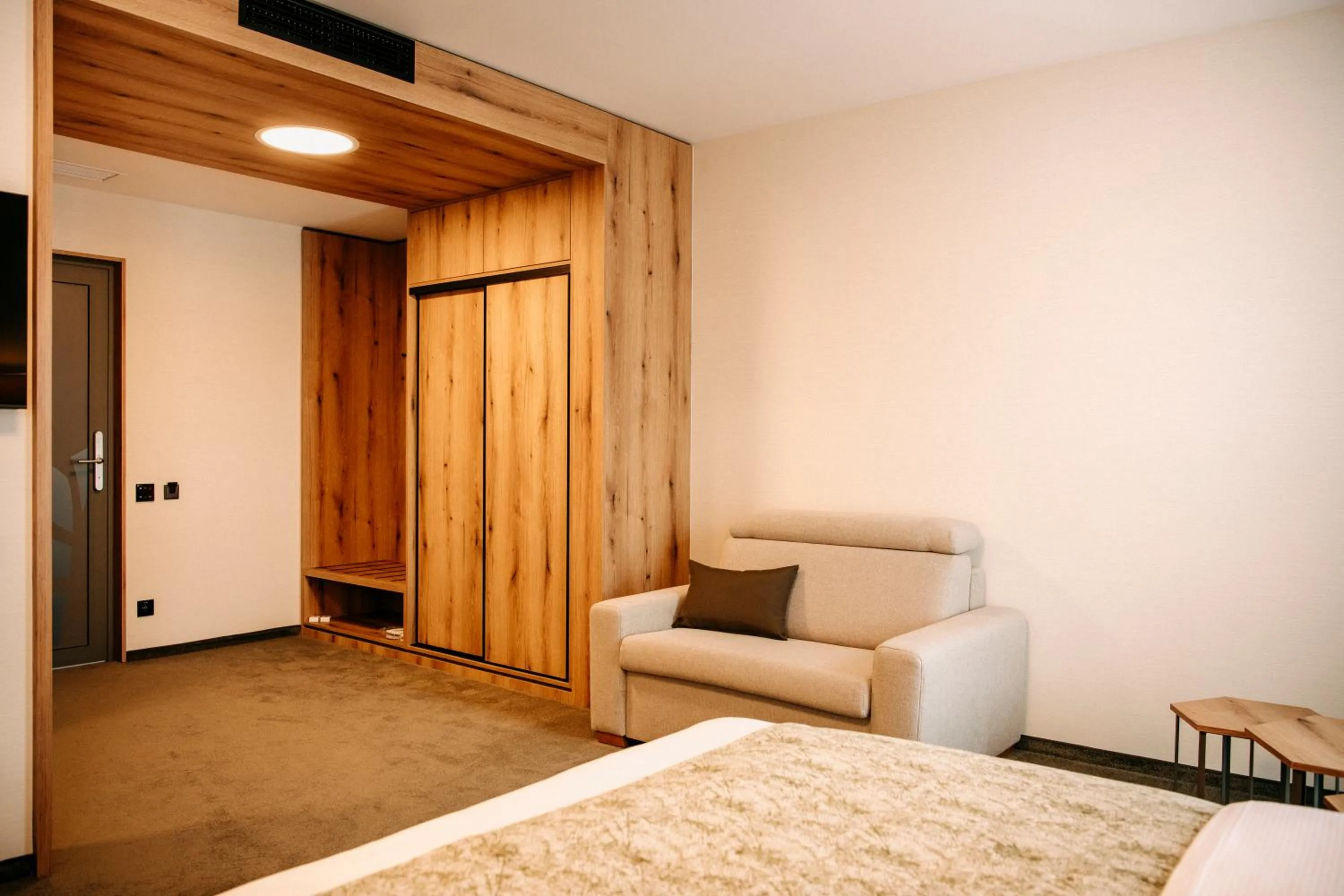 Seating area, Bed in RM Hotel Wellness & Congress