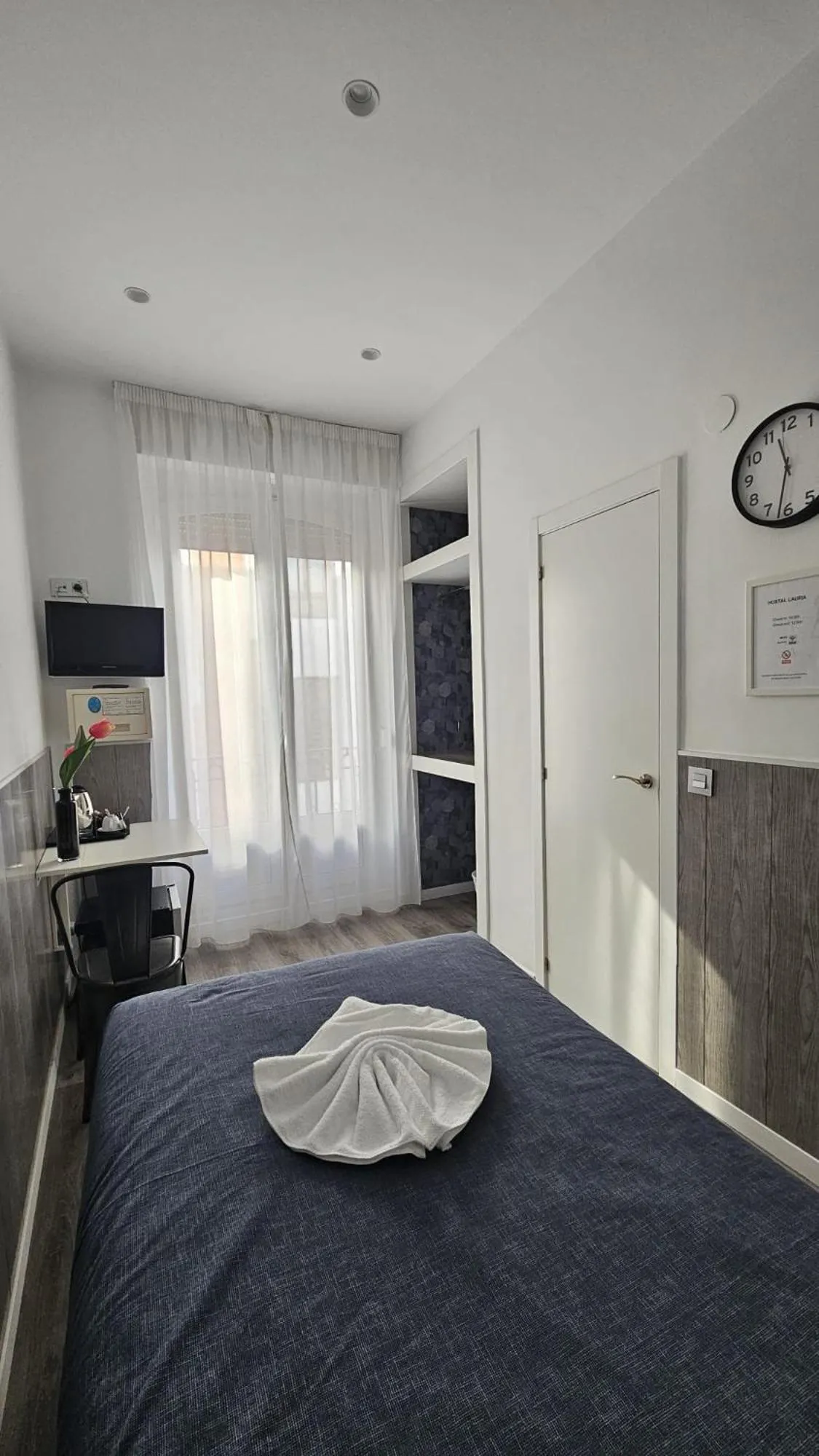 Bed in Hostal Lauria