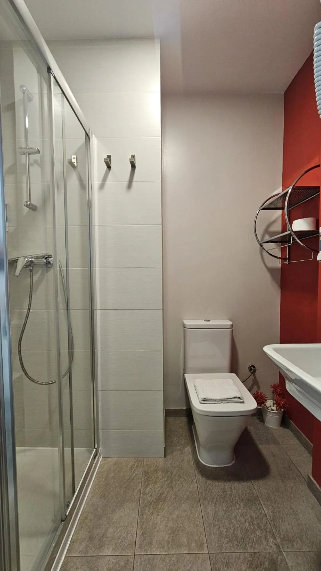 Shower in Hostal Lauria