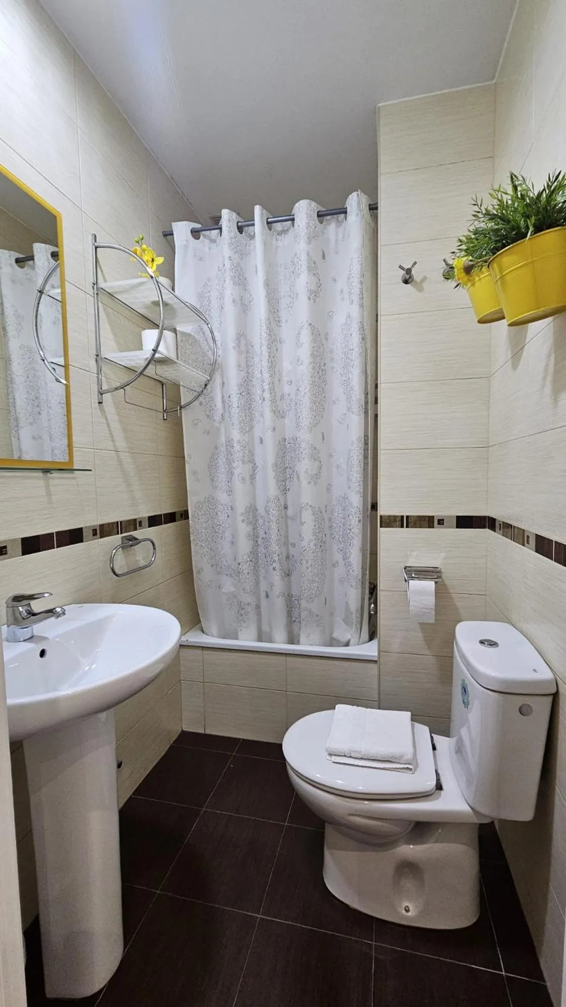 Shower in Hostal Lauria