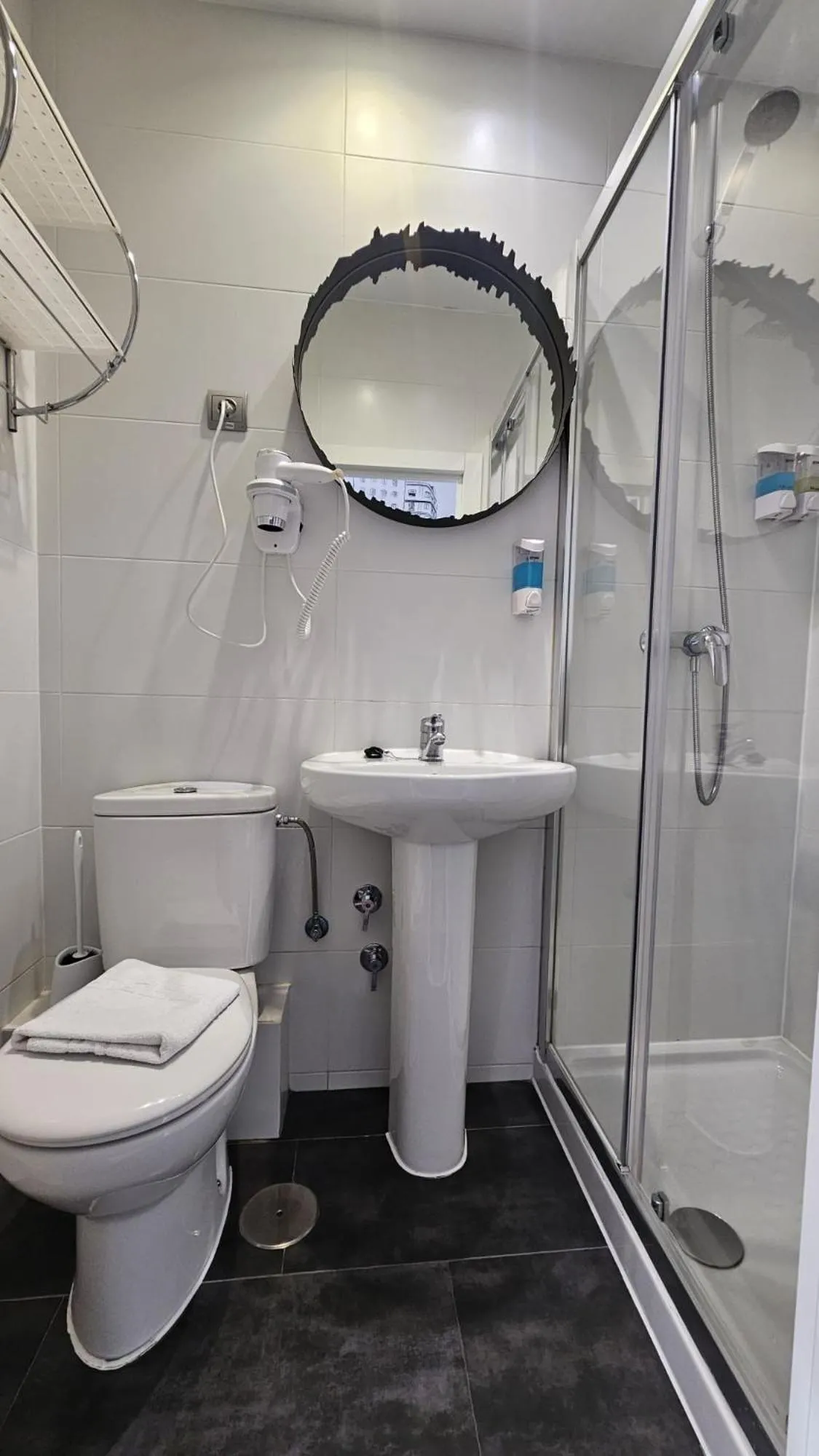 Bathroom in Hostal Lauria