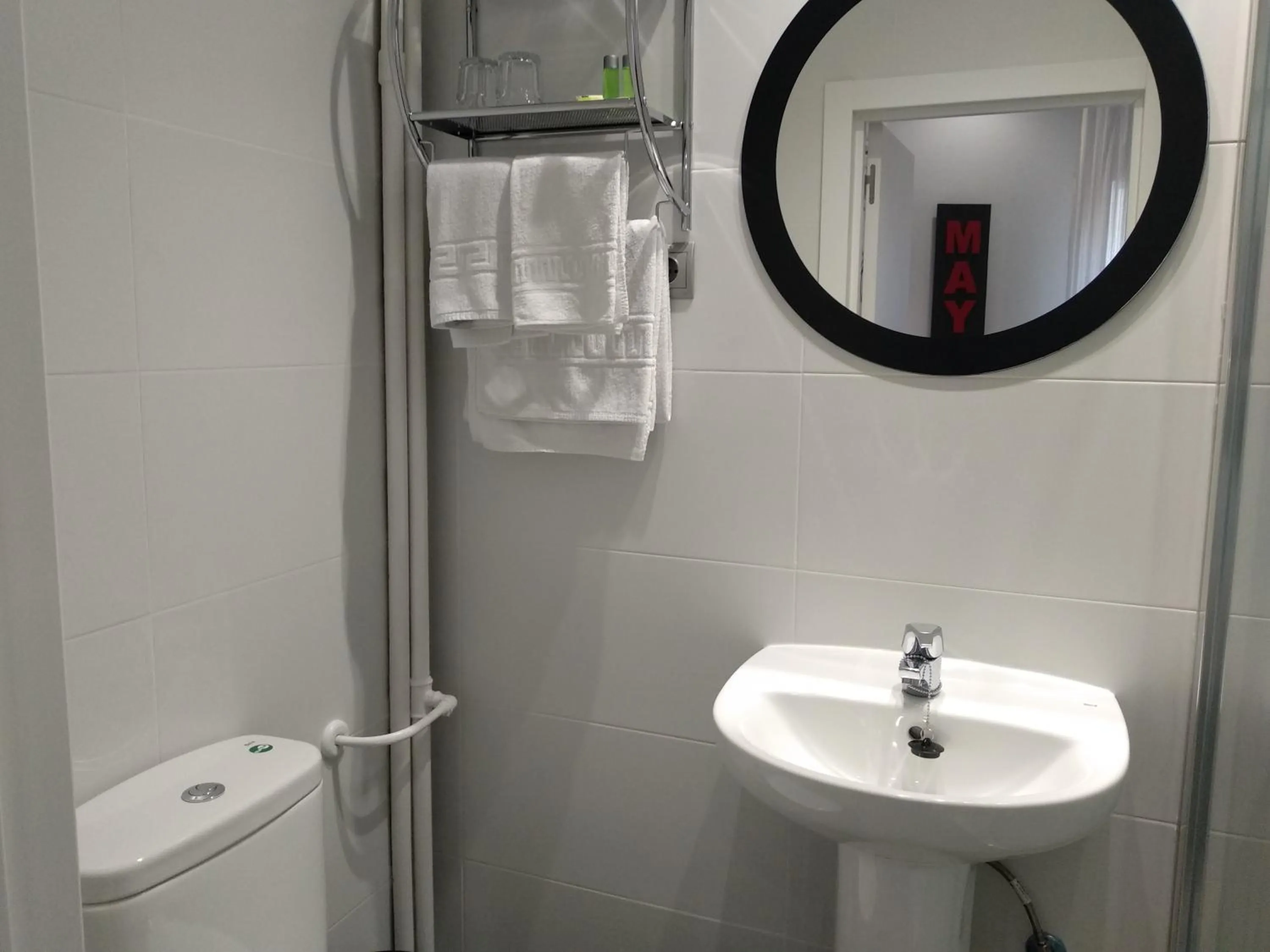 Bathroom in Hostal Lauria