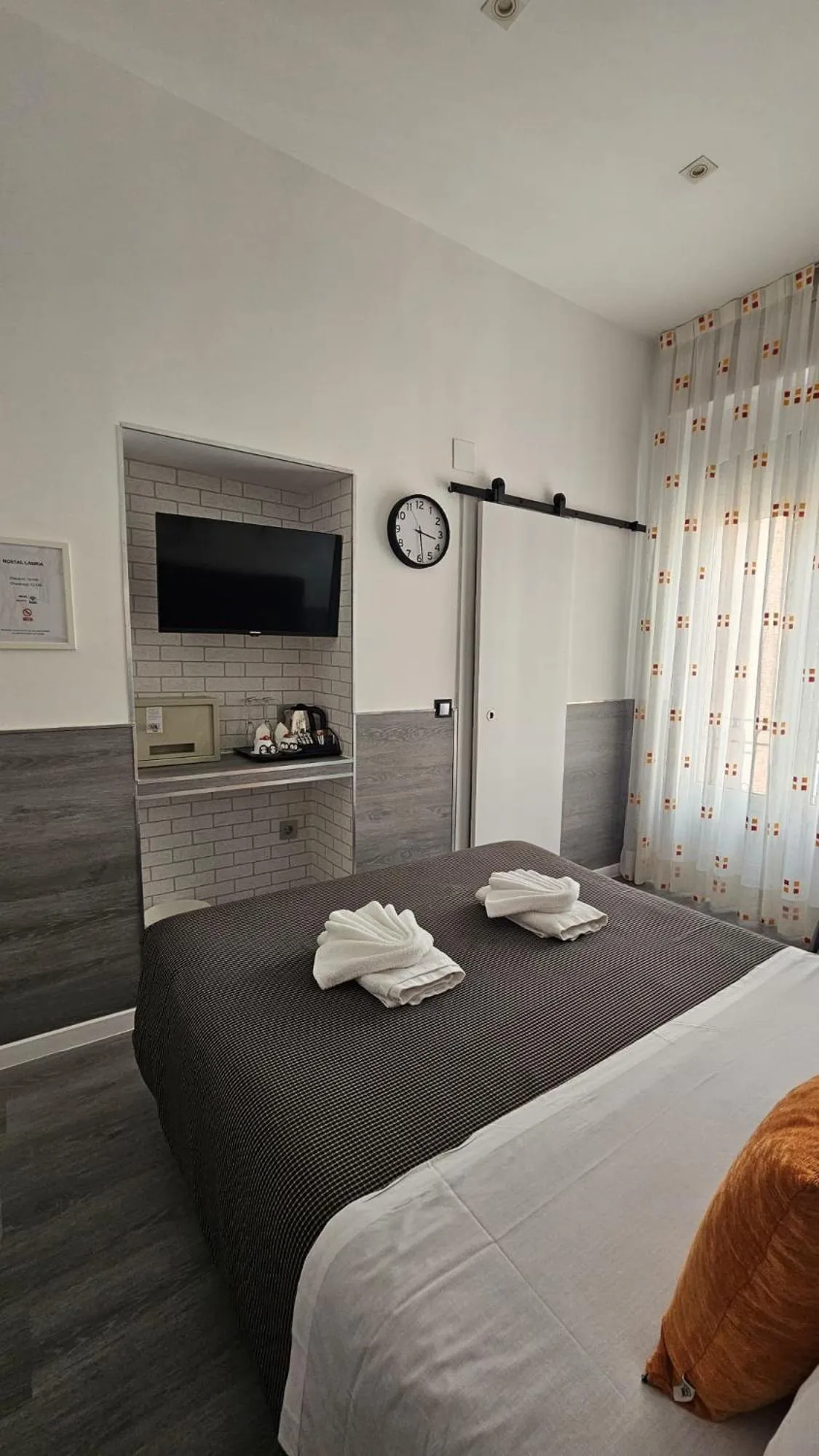 Bed in Hostal Lauria