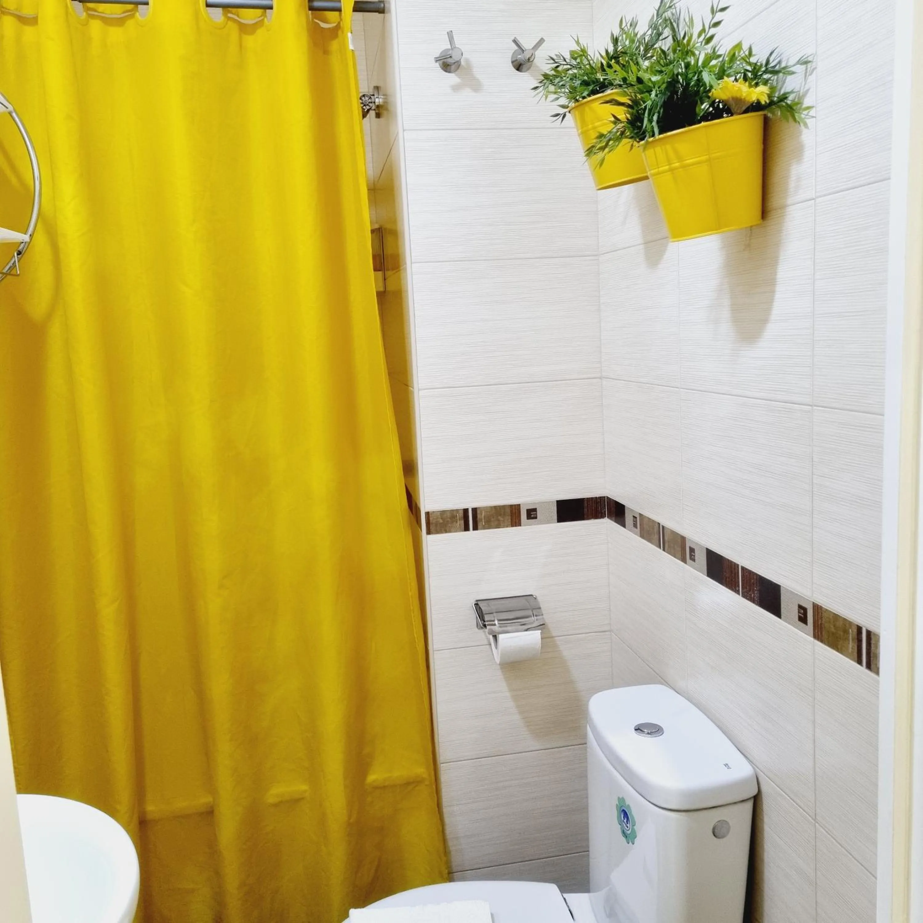 Shower in Hostal Lauria