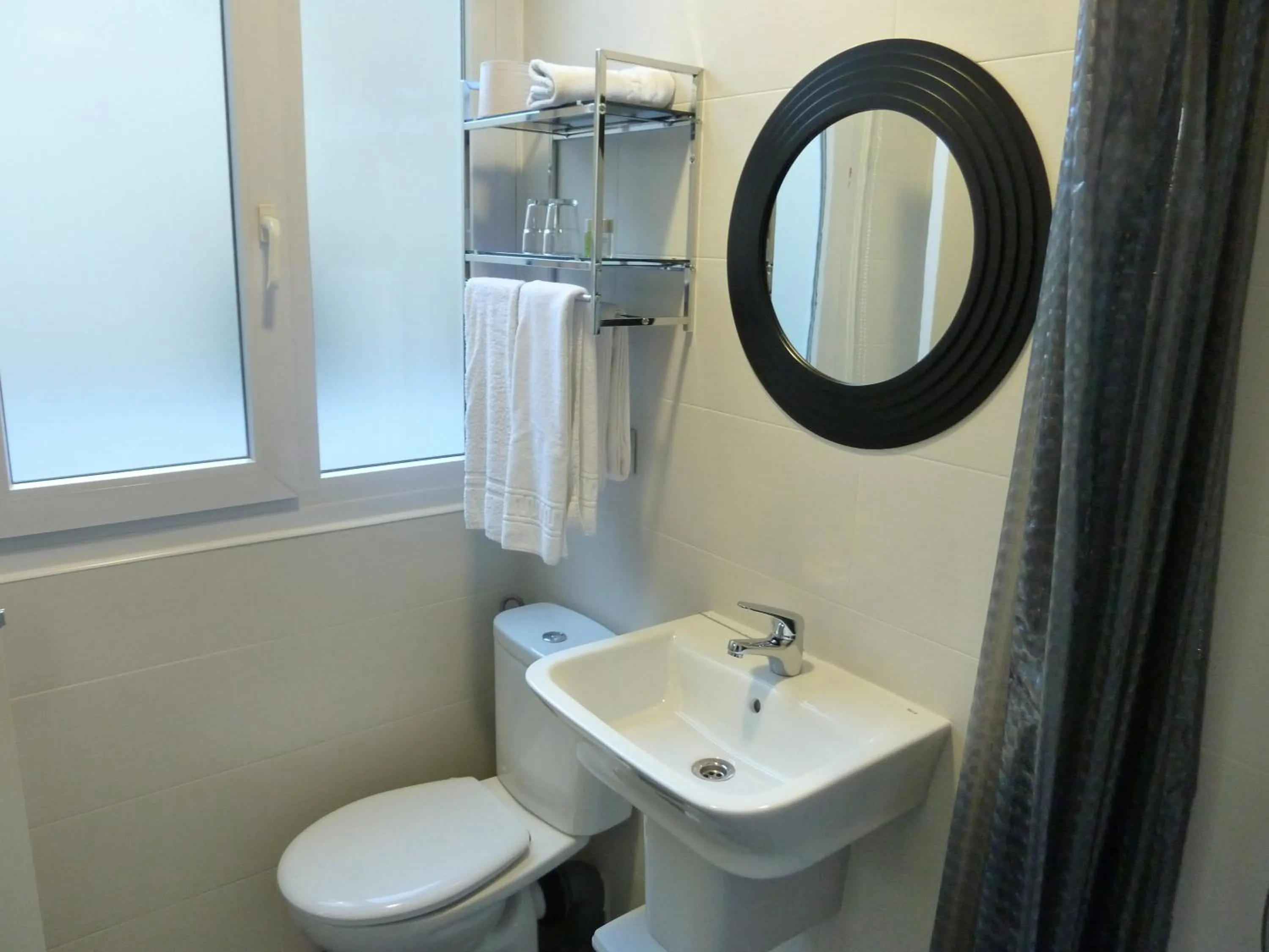 Bathroom in Hostal Lauria