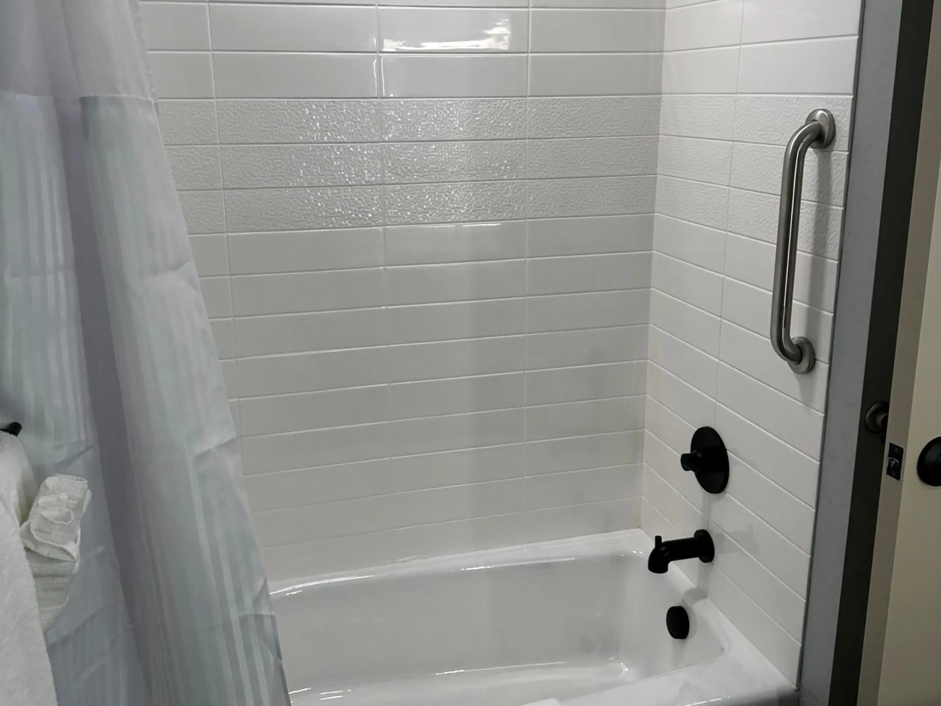 Bath in AmericInn by Wyndham Mountain Home