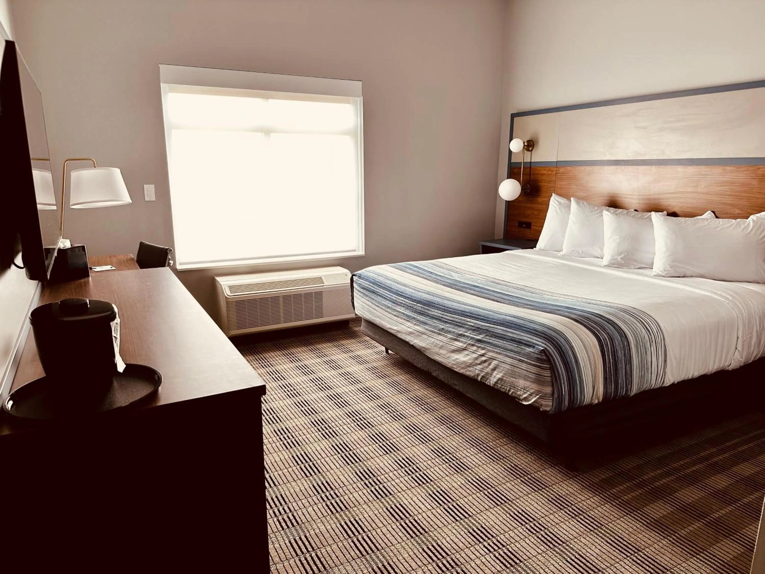 Bedroom, Bed in AmericInn by Wyndham Mountain Home