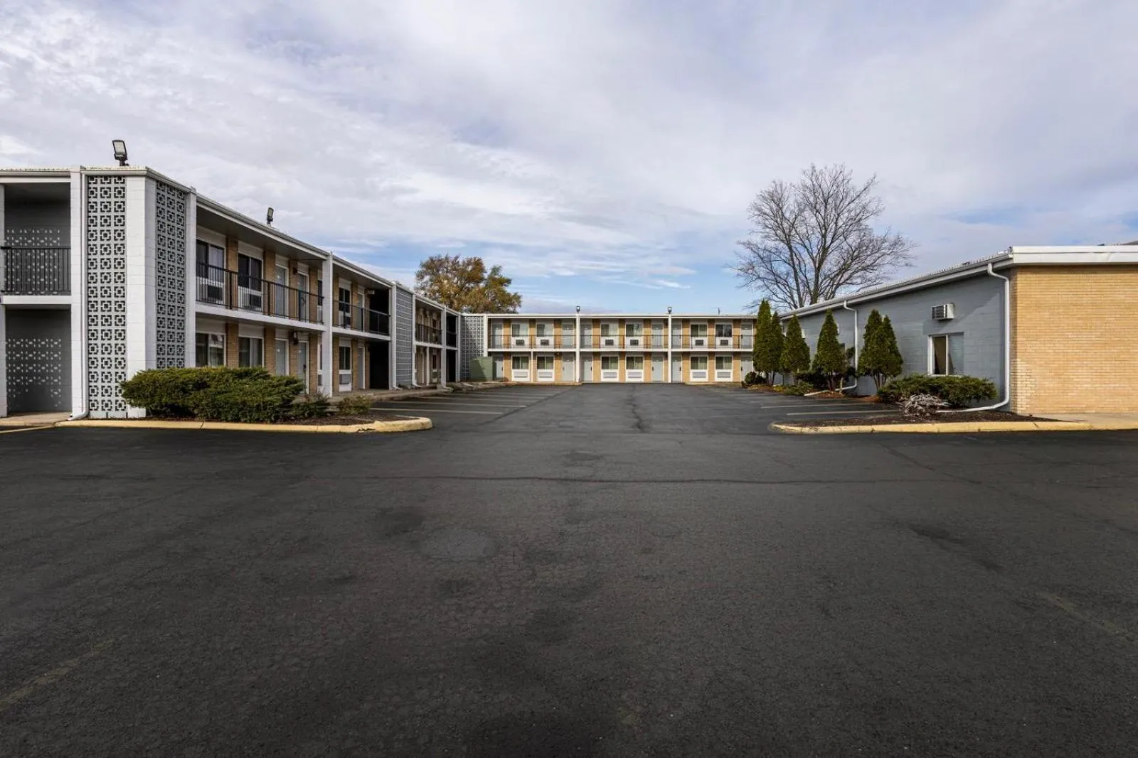 Property building in Super 8 by Wyndham Rockford South