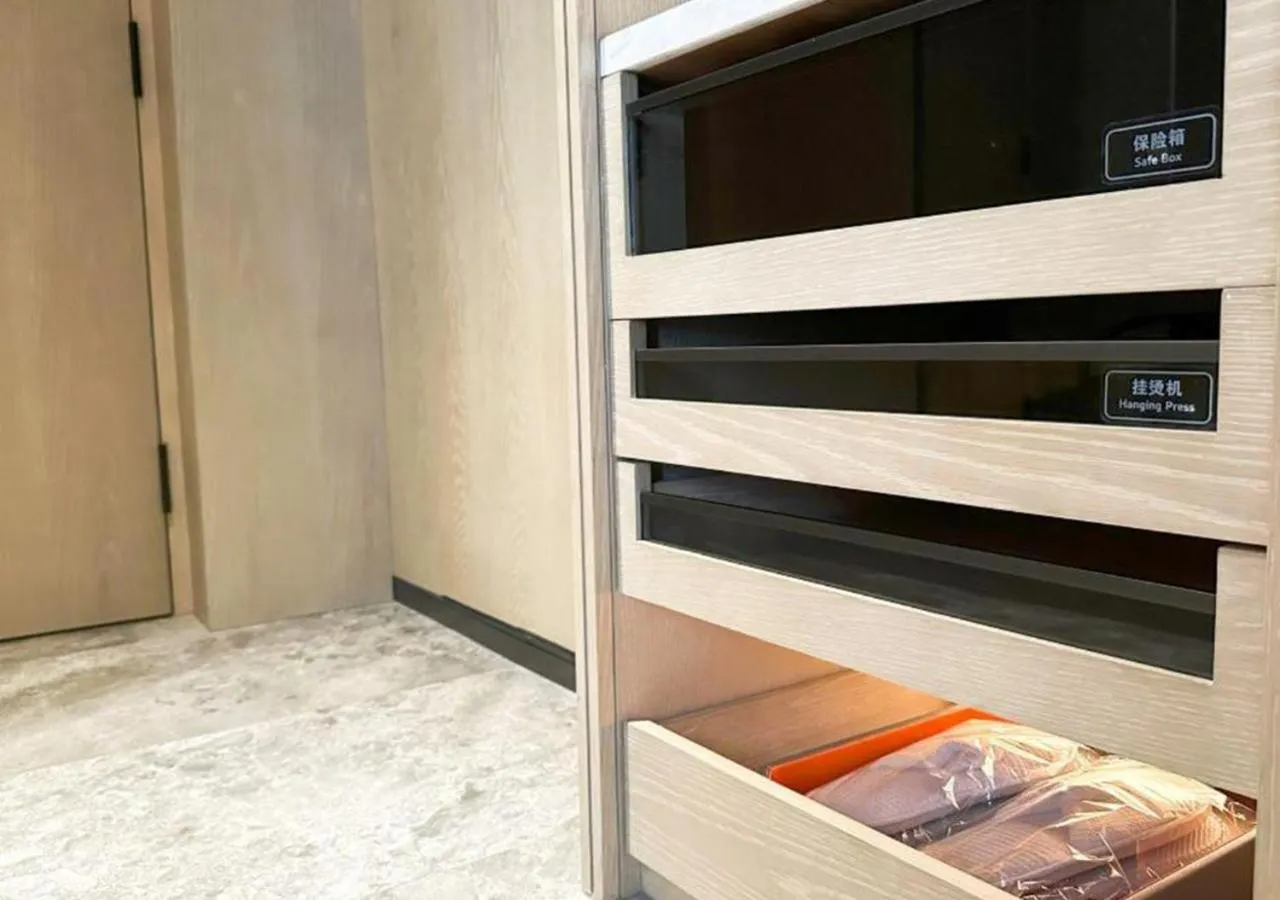 wardrobe in Wyndham Handan Congtai