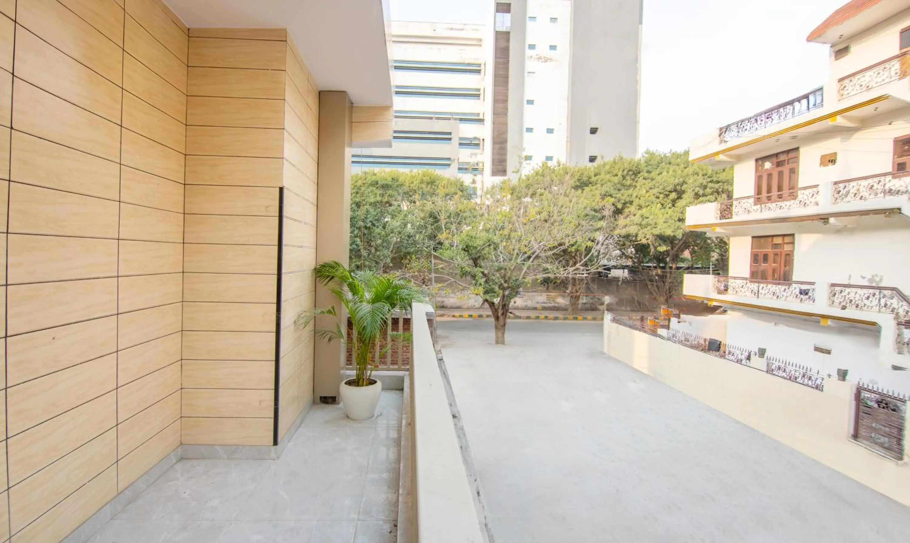 Street view in Treebo Elite Corporate, Sector 62