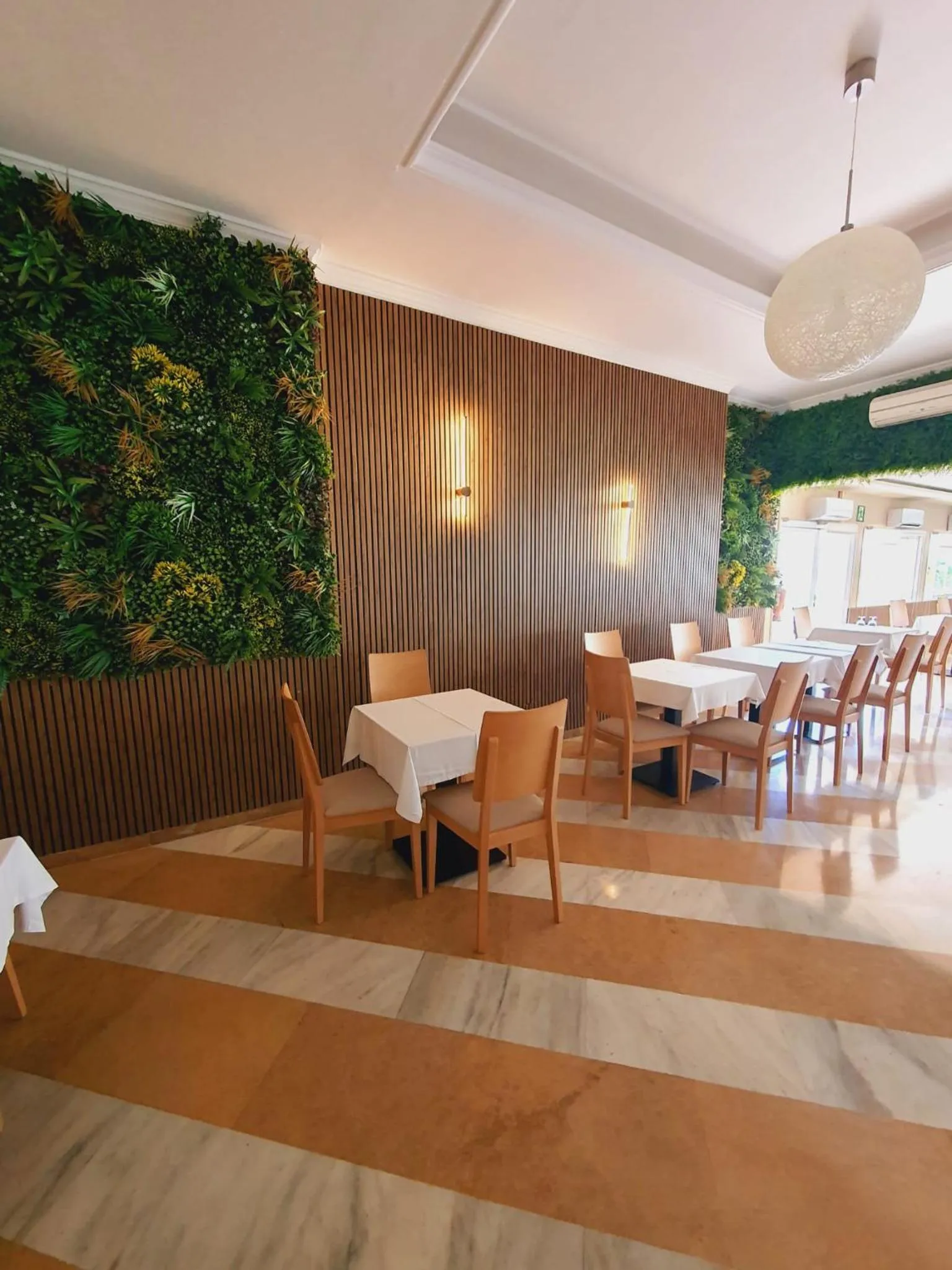 Restaurant/places to eat in La Barracuda