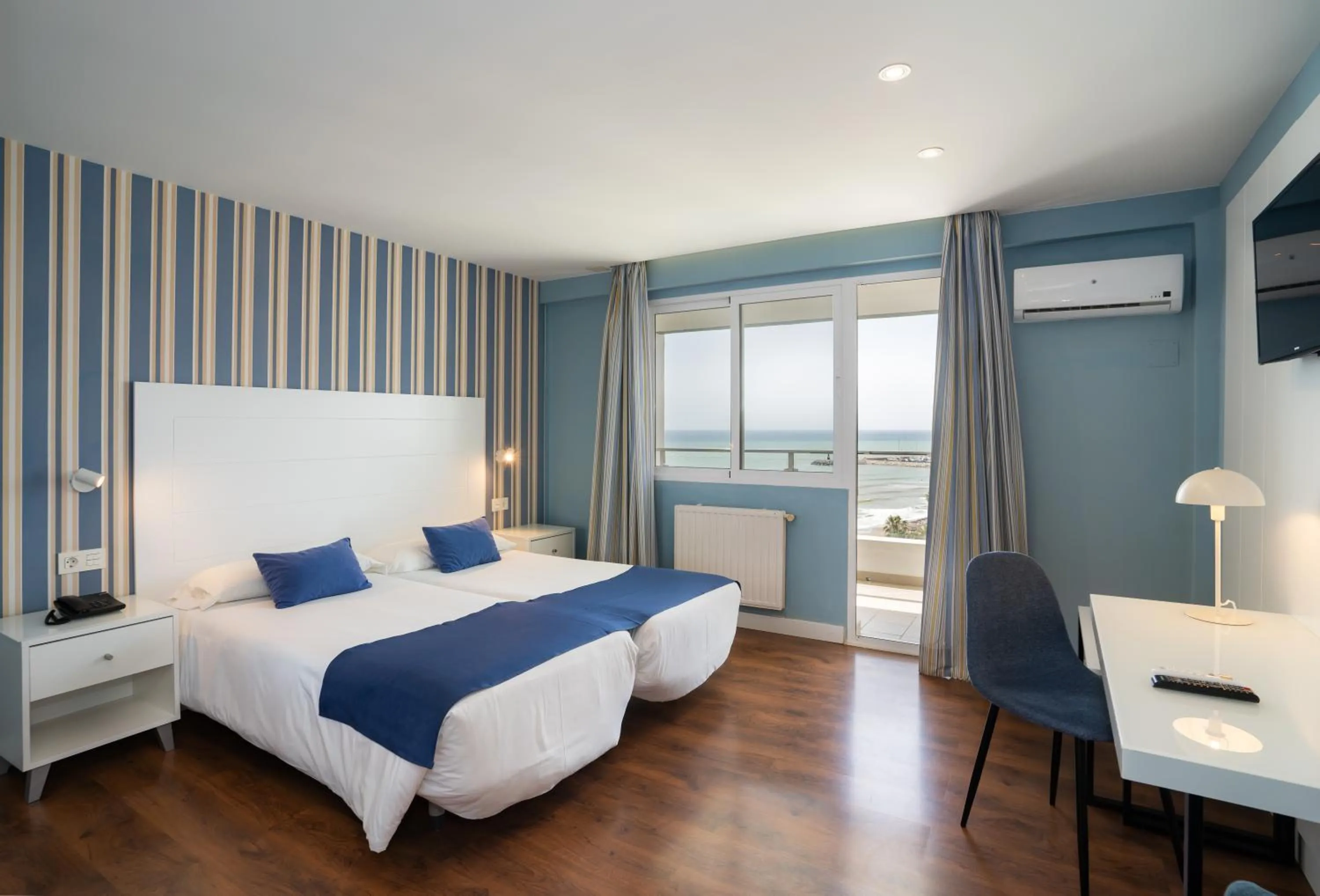 Sea view, Bed in La Barracuda