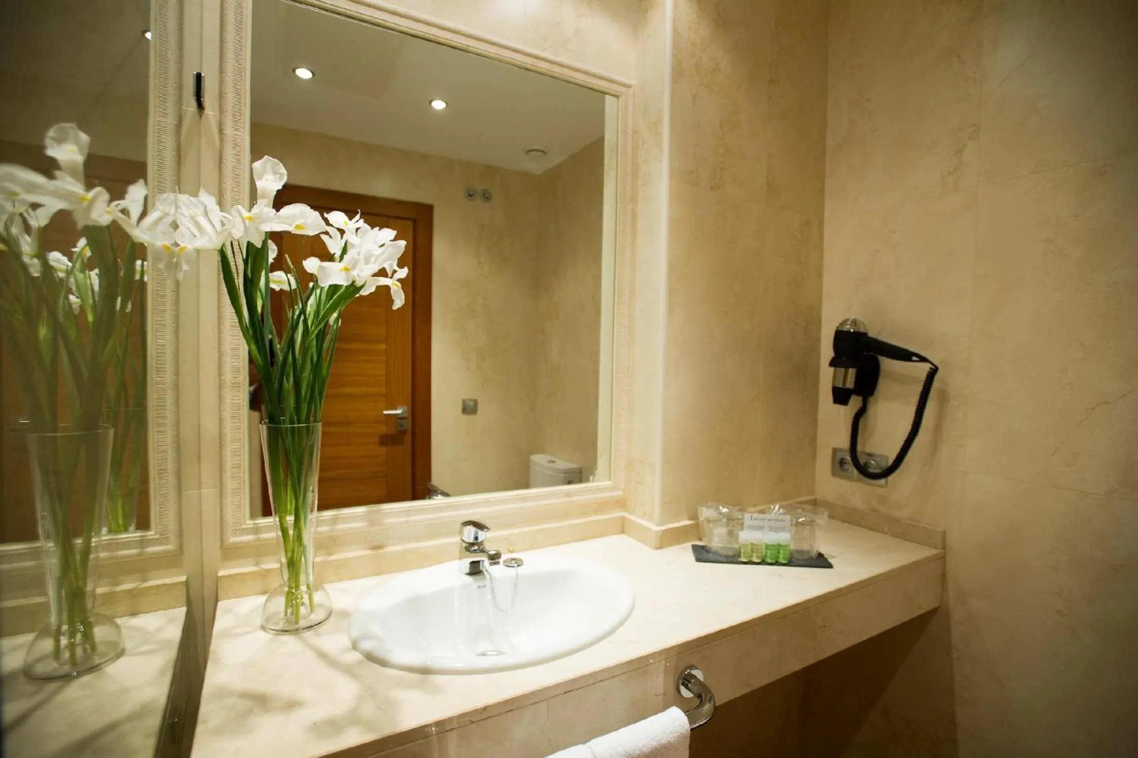 Bathroom in Leflet Valme