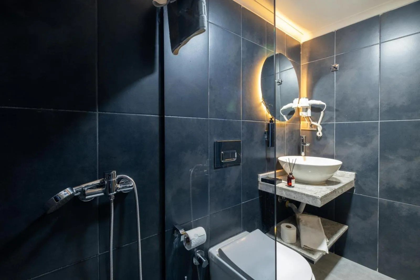 Shower in 216 Bosphorus