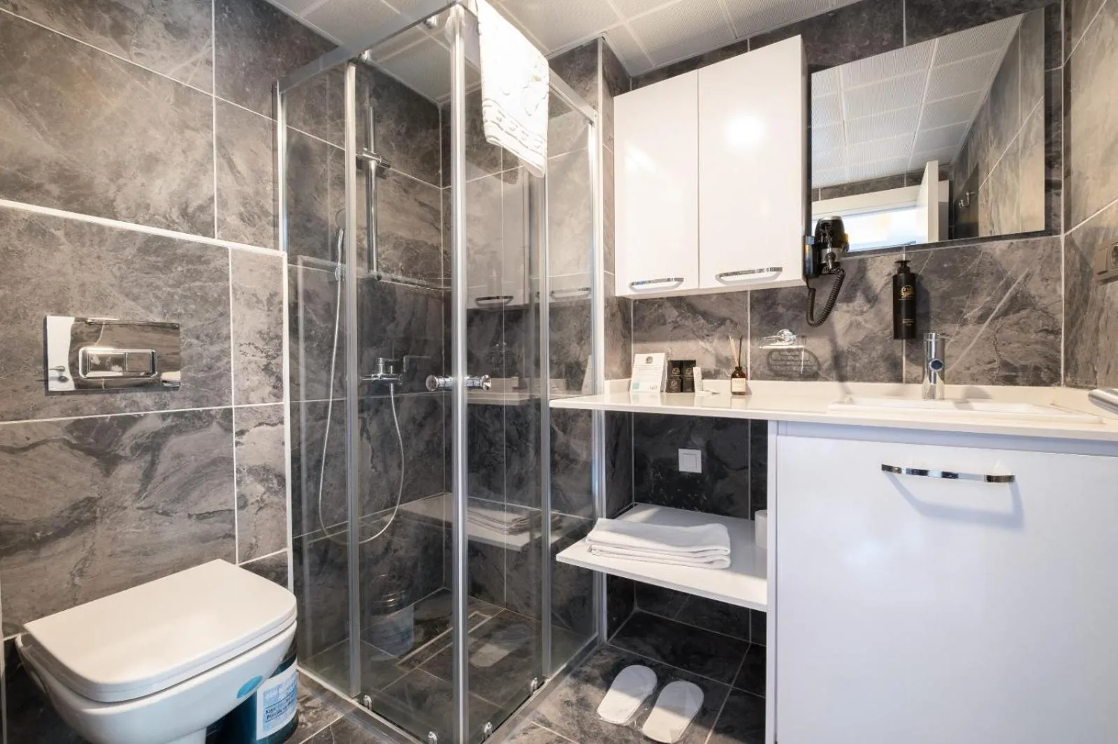 Bathroom in 216 Bosphorus