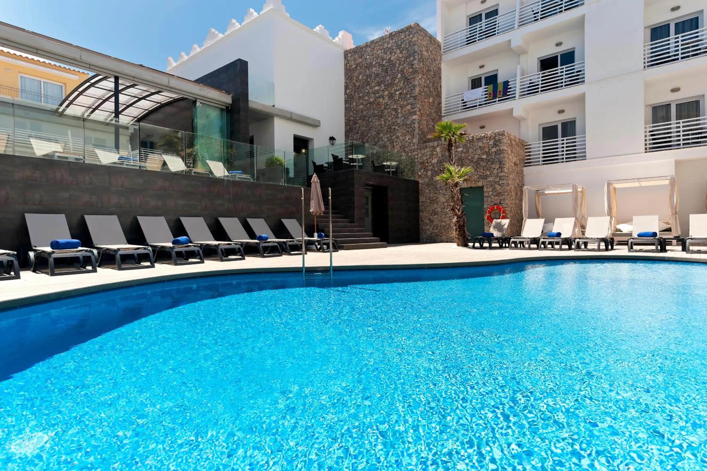 Swimming pool in Barceló Hamilton Menorca - Adults Only