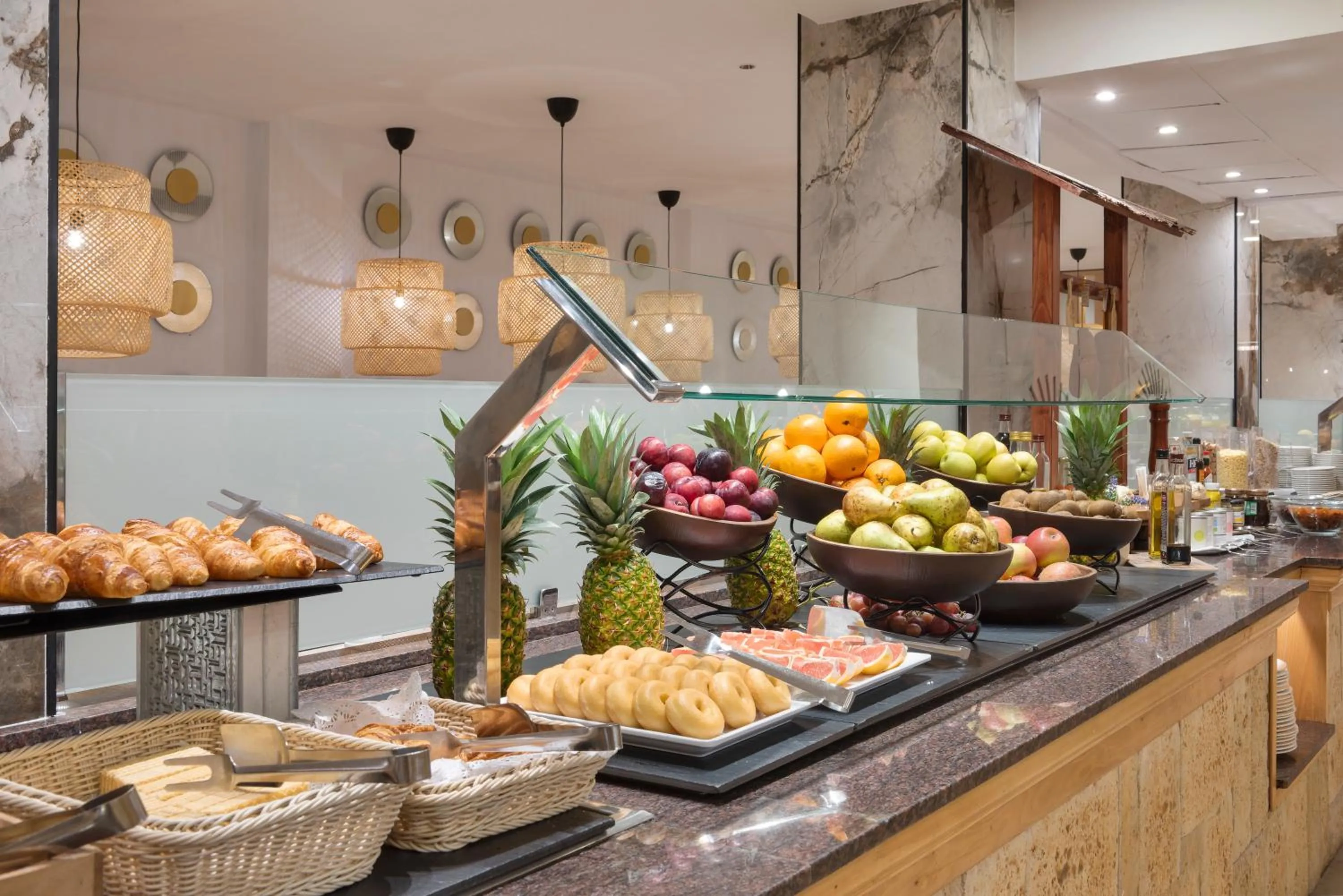 Restaurant/places to eat in Valentin Somni Hotel & Suites