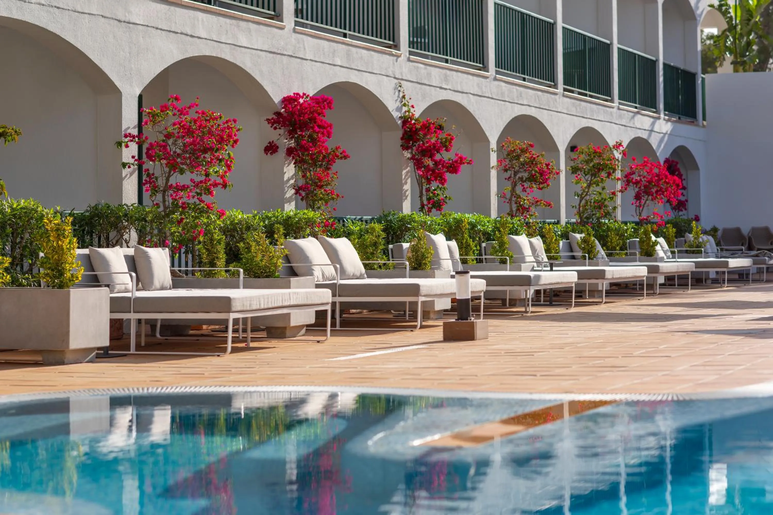 Swimming pool in Valentin Somni Hotel & Suites