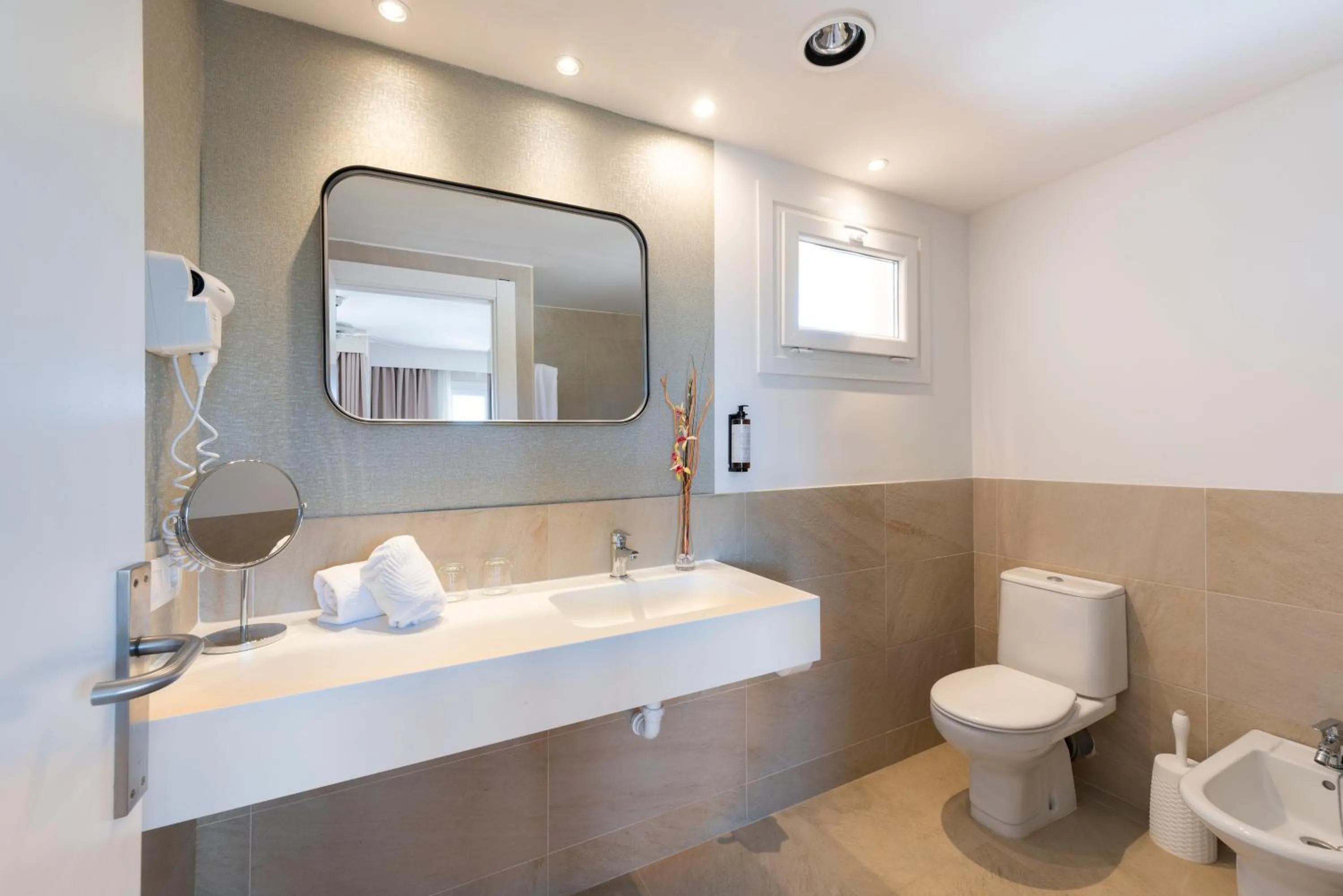 Toilet in Valentin Somni Hotel & Suites