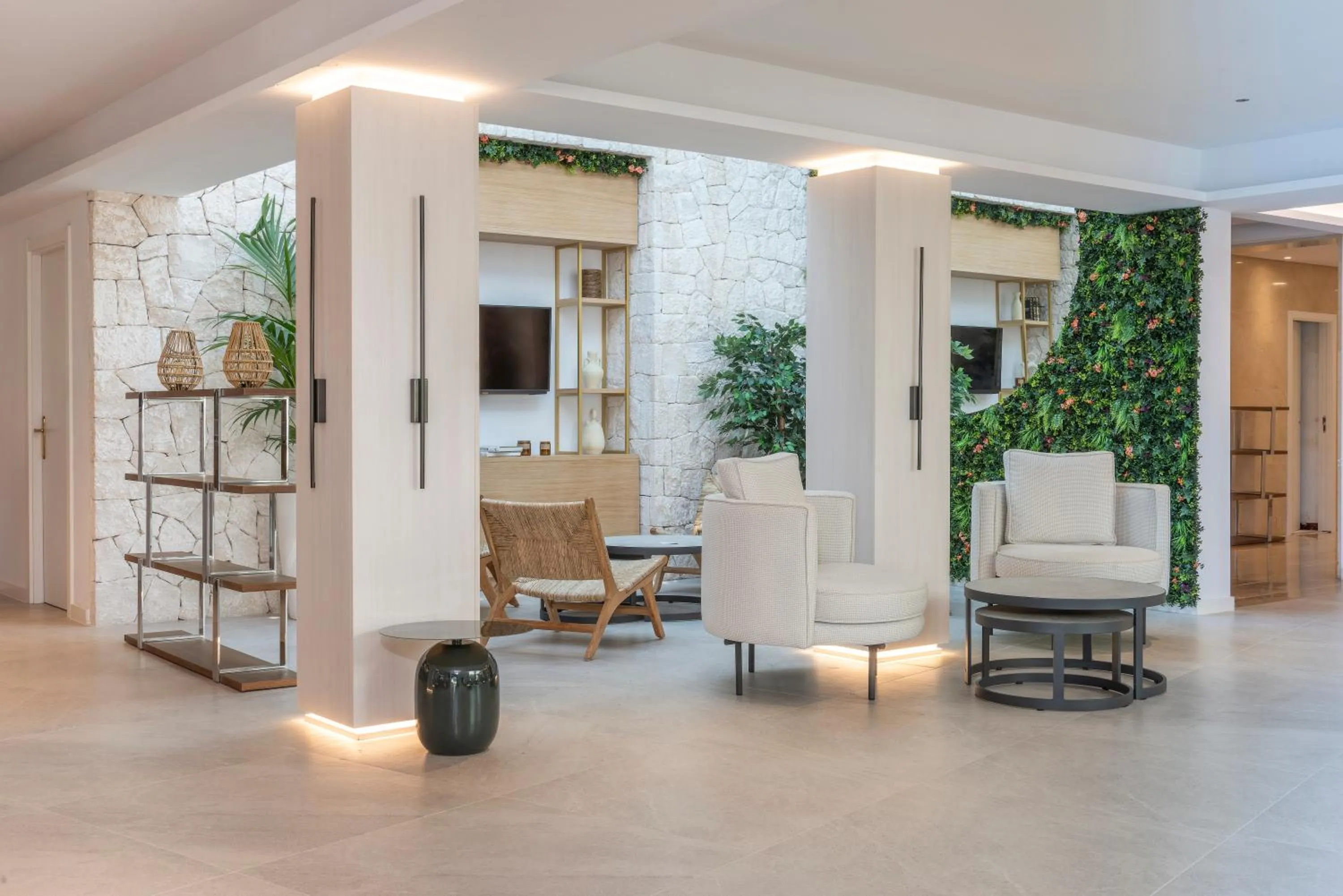 Communal lounge/ TV room in Valentin Somni Hotel & Suites