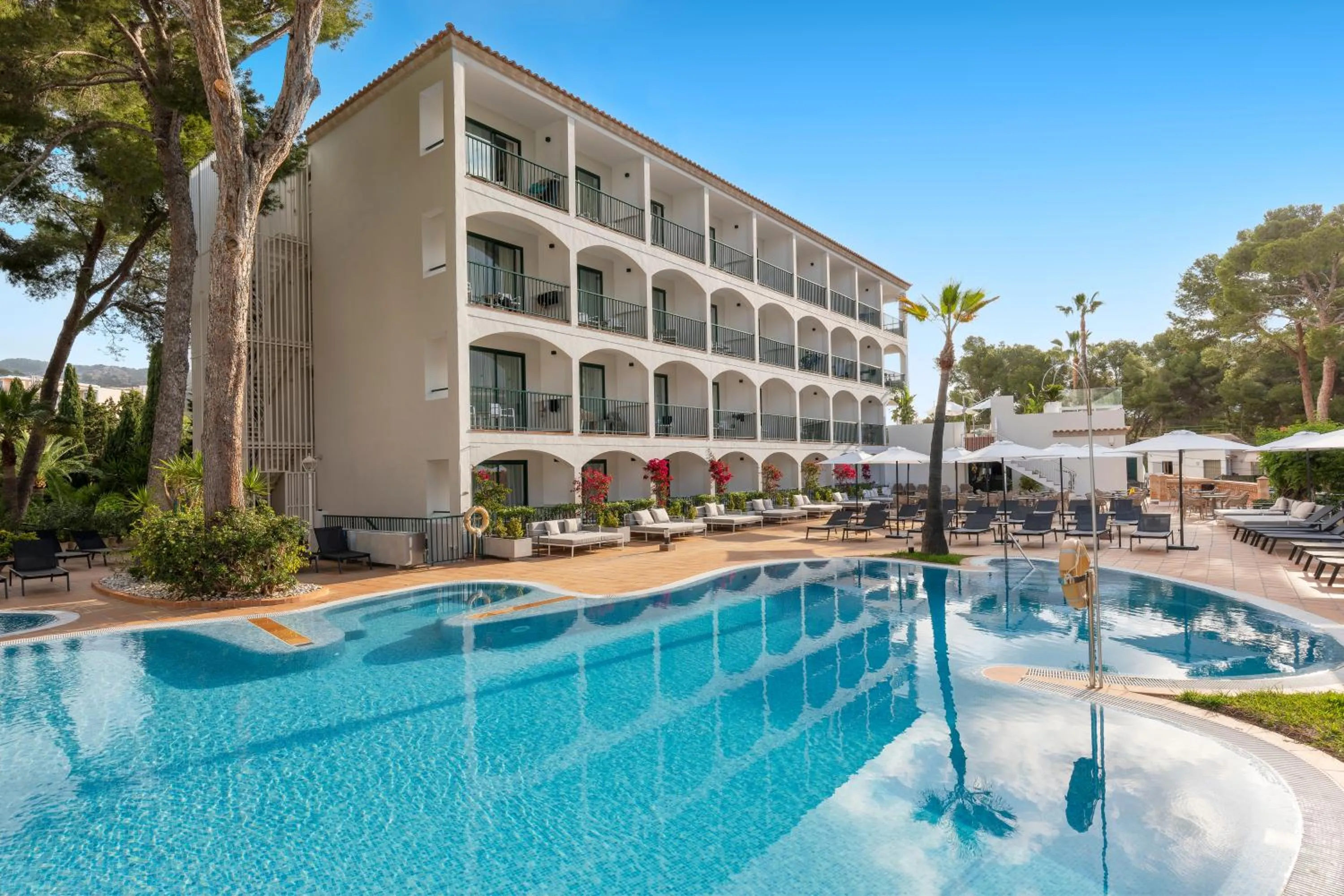 Swimming pool in Valentin Somni Hotel & Suites
