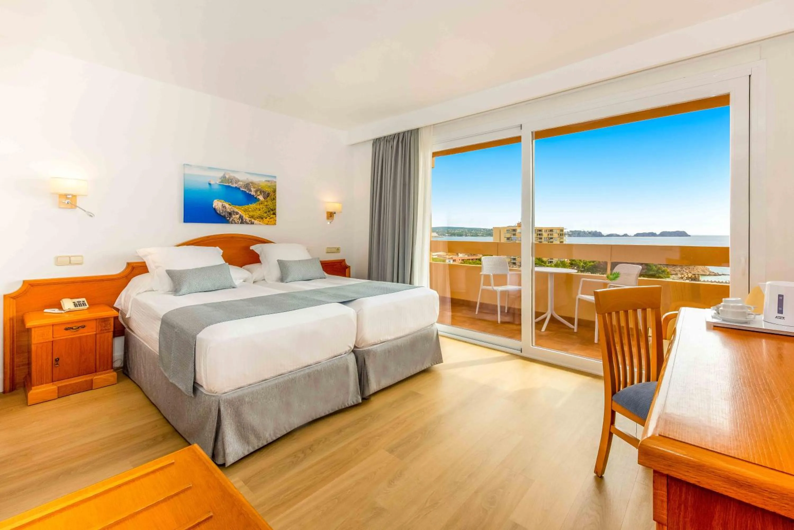 Photo of the whole room, Bed in Valentin Reina Paguera - Adults Only