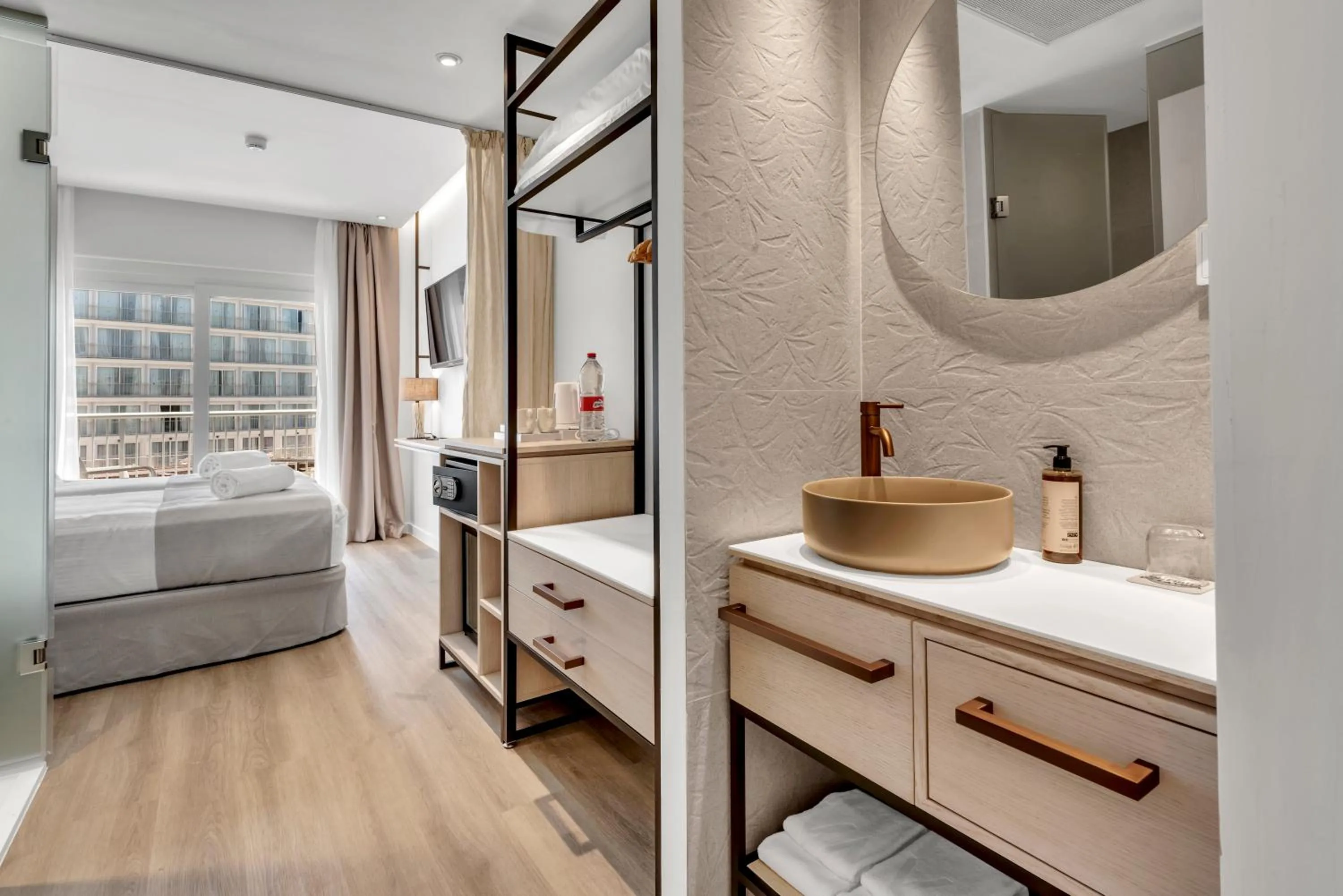 Bathroom, Bed in Valentin Grand Park Suite Hotel