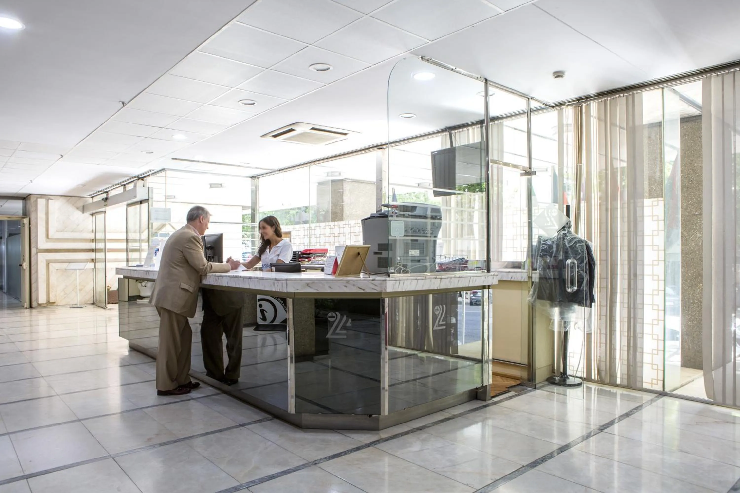 Staff in Pierre & Vacances Apartamentos Edificio Eurobuilding 2