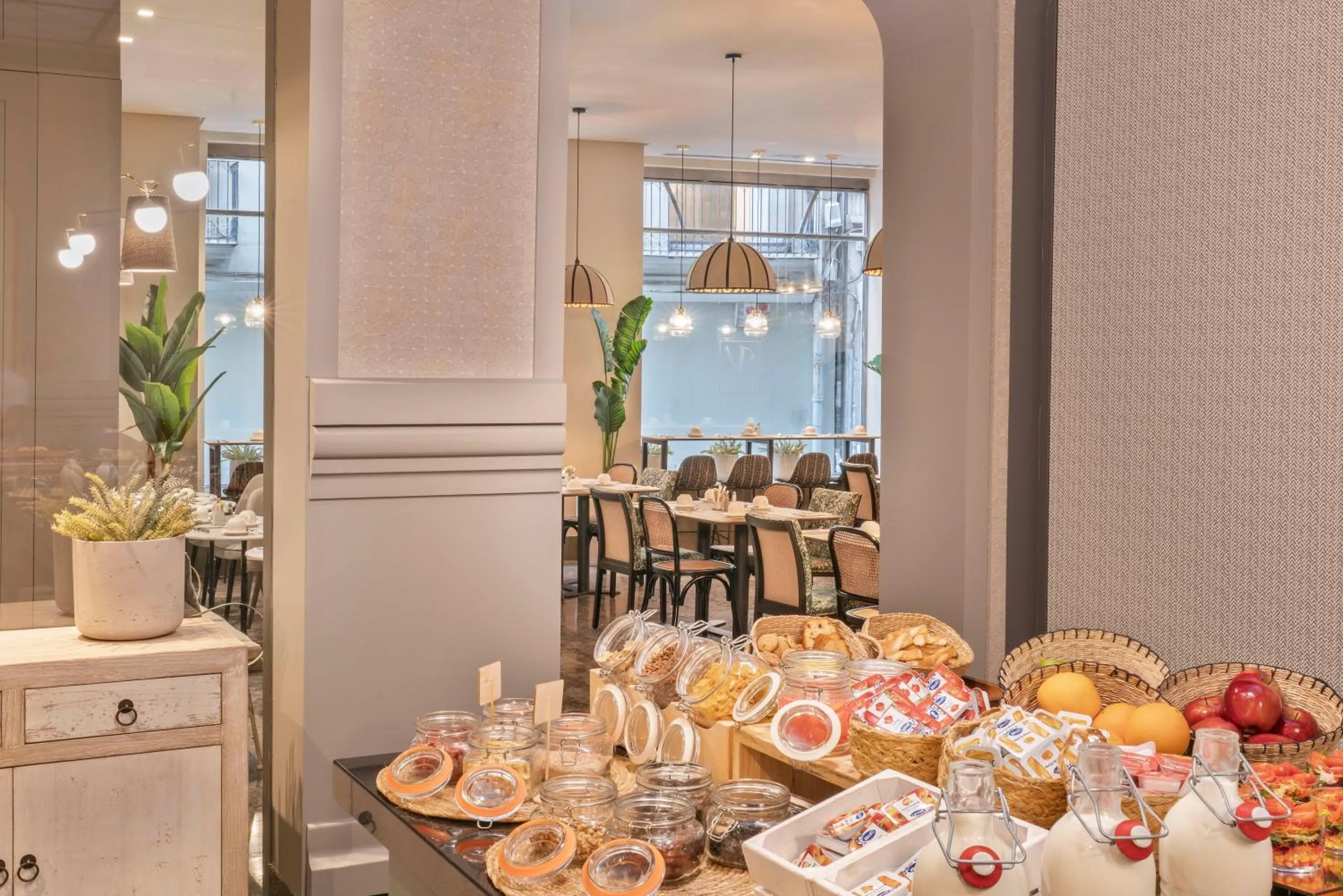 Restaurant/places to eat in Vincci Palace