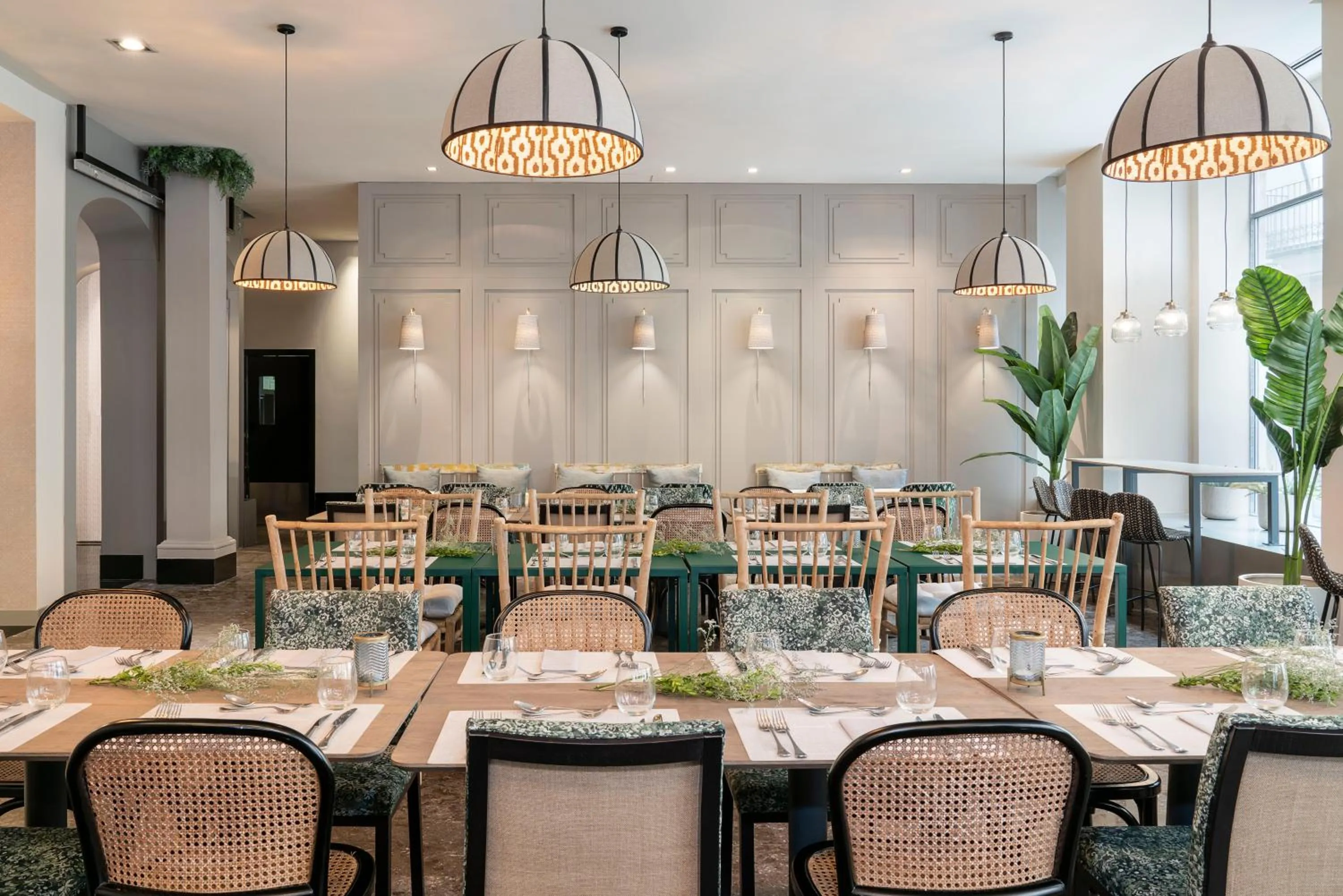 Restaurant/places to eat in Vincci Palace