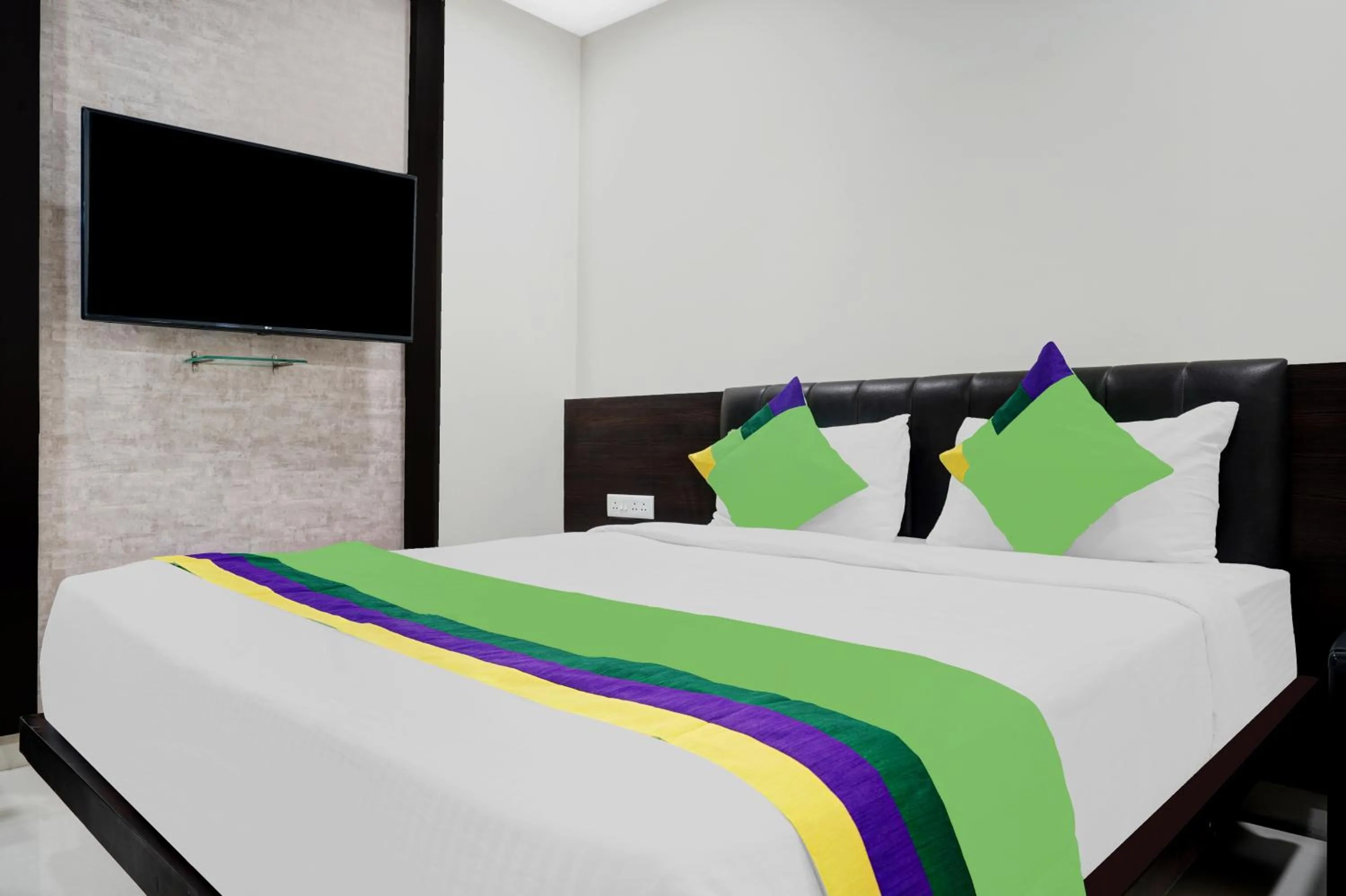 Bedroom in Treebo Madhuvan Grand