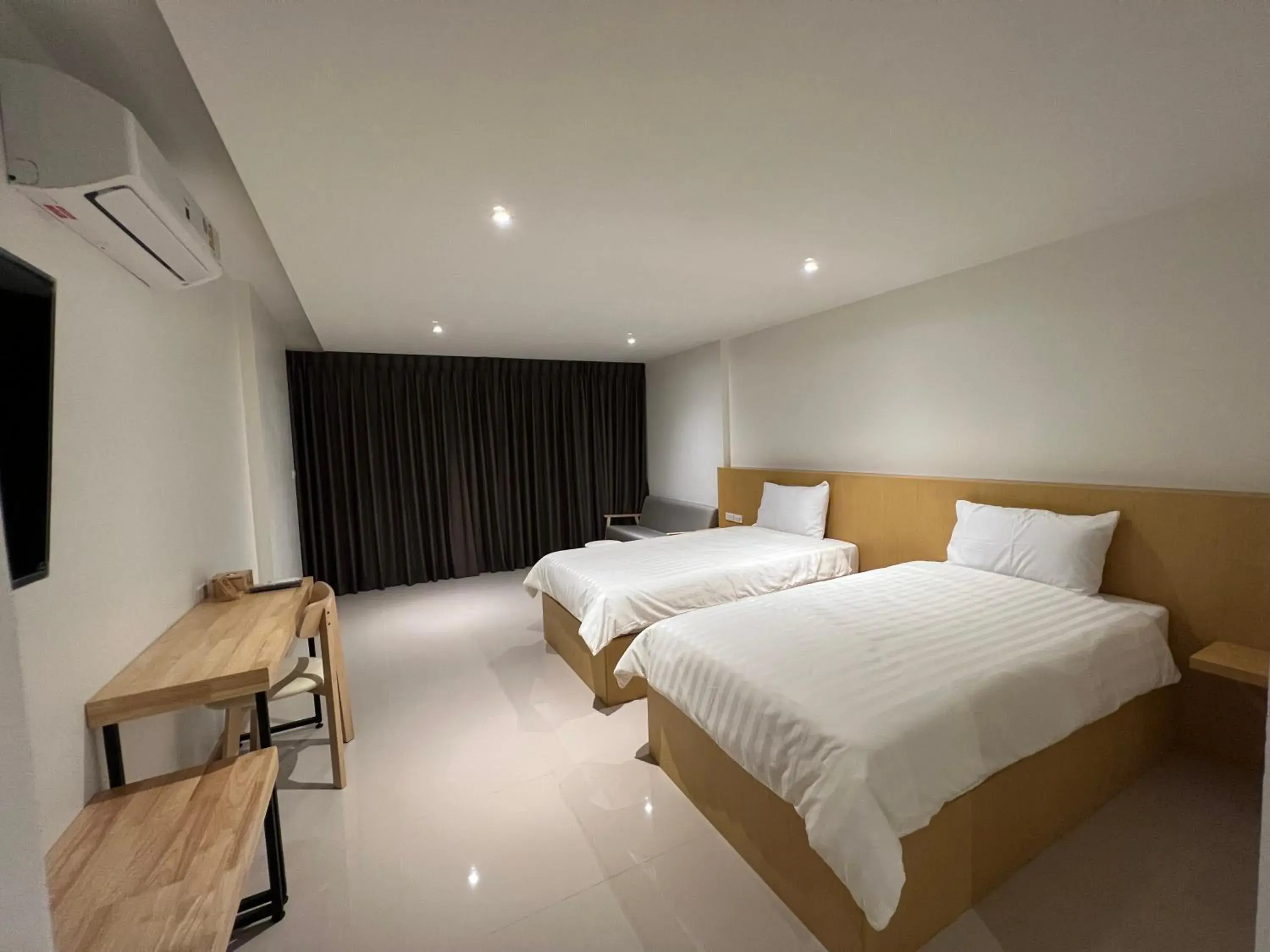 Twin Room with Balcony in Super Highway Hotel Twin Room with Balcony in Super Highway Hotel