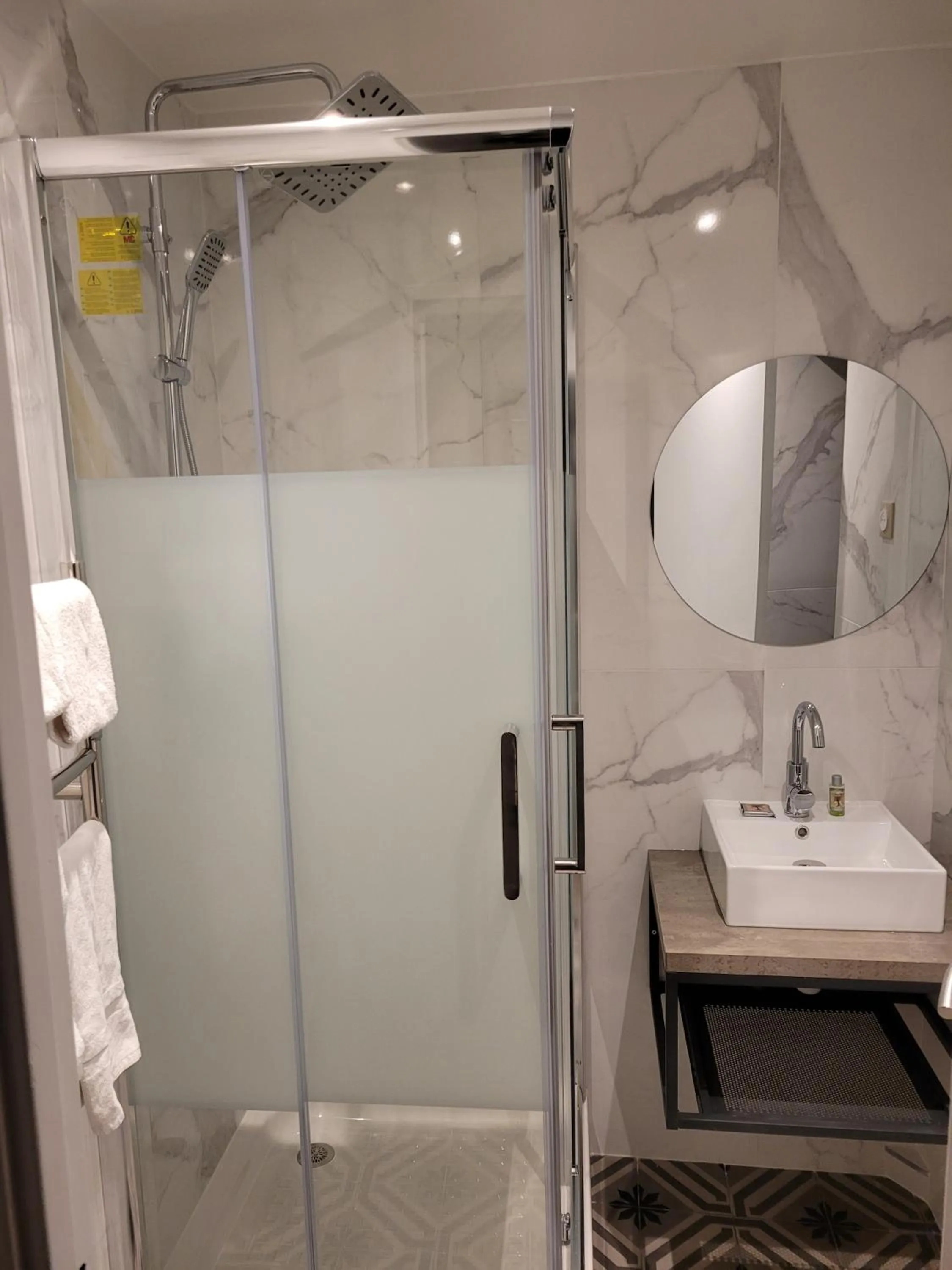 Bathroom in Hôtel Le M - Marseille