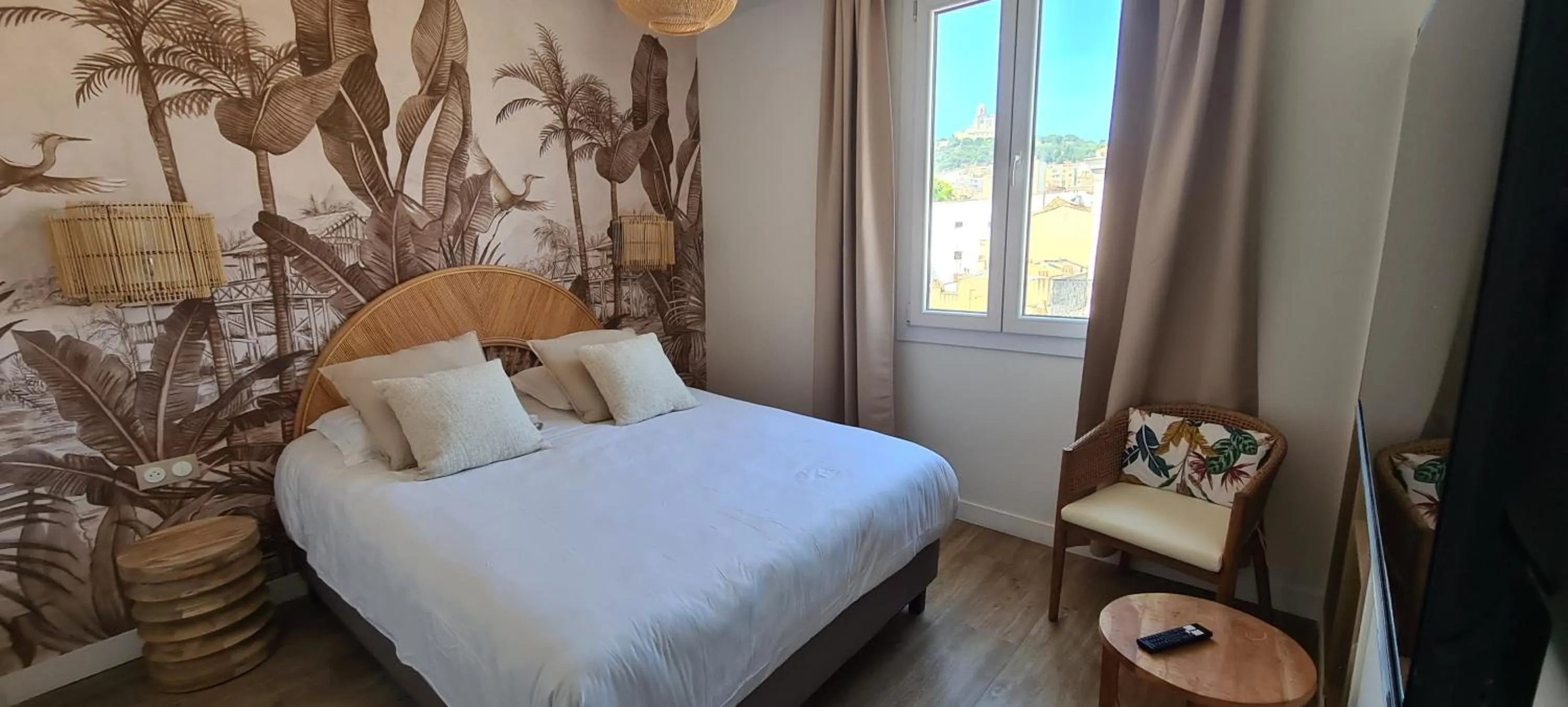 Bedroom, Bed in Hôtel Le M - Marseille